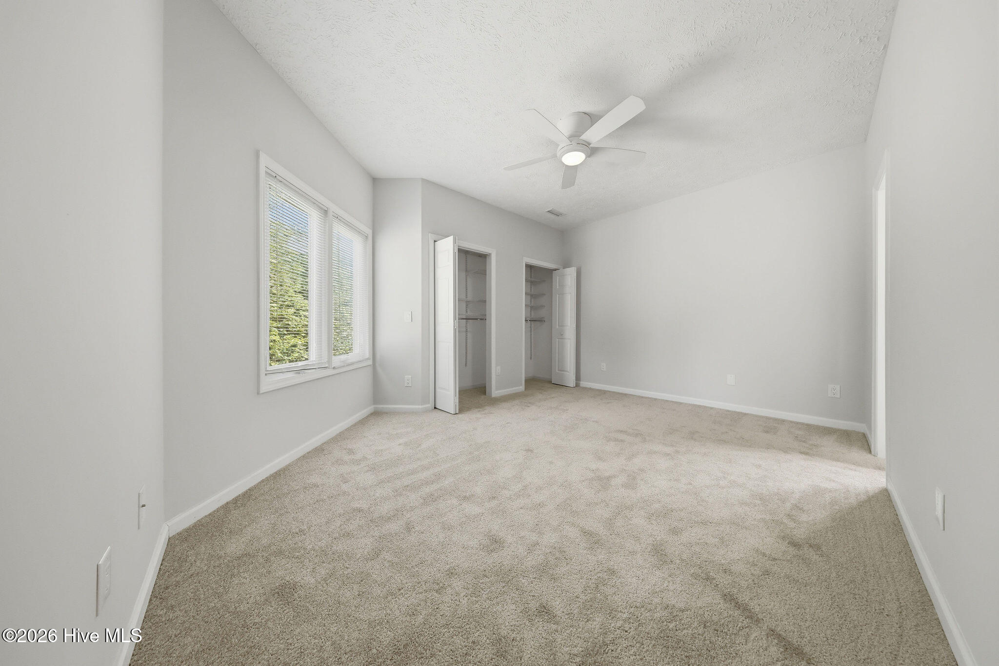 100569569 | Photo 35