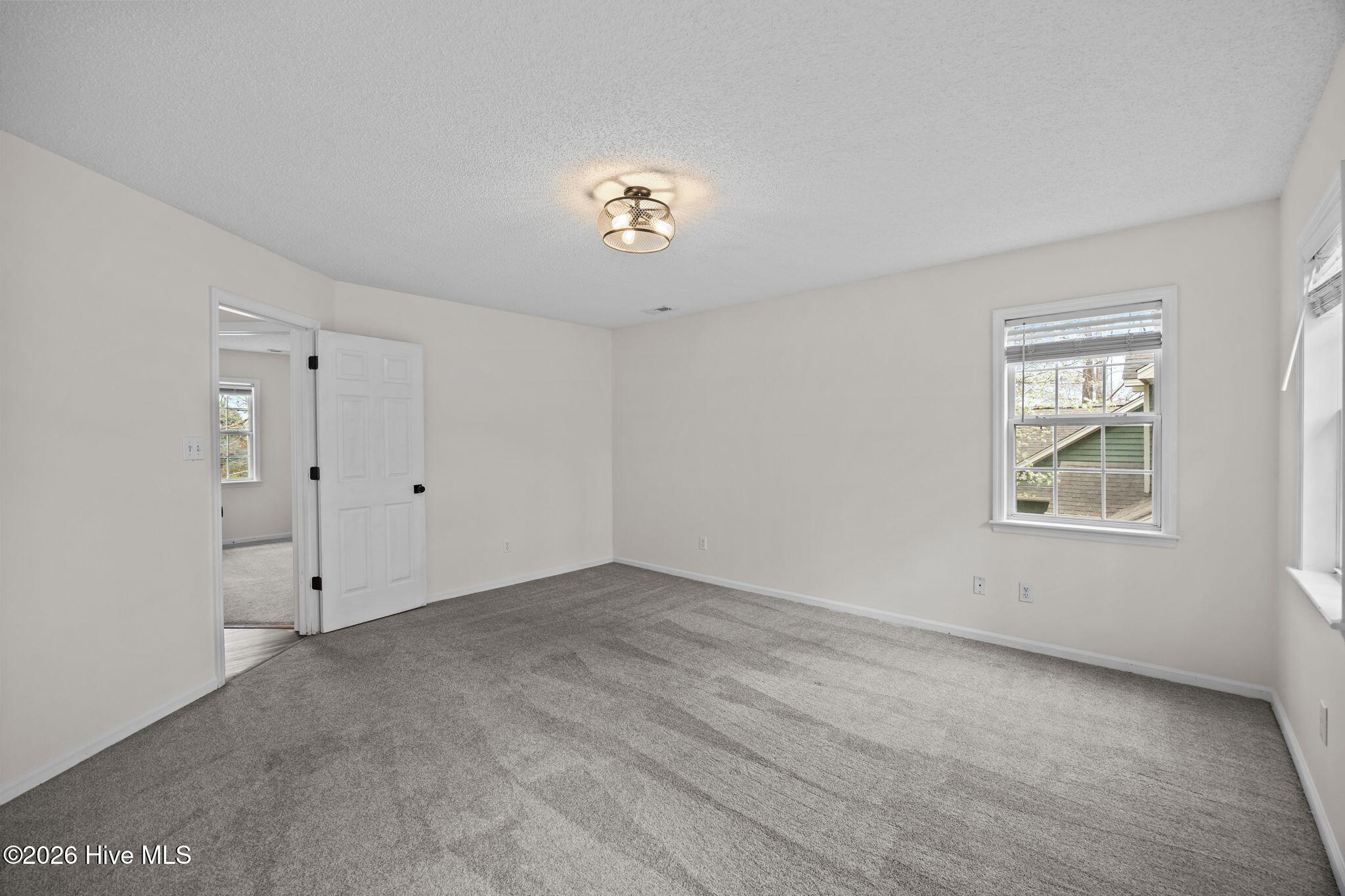 100557636 | Photo 24