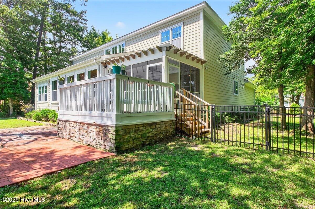 100523832 | Photo 83