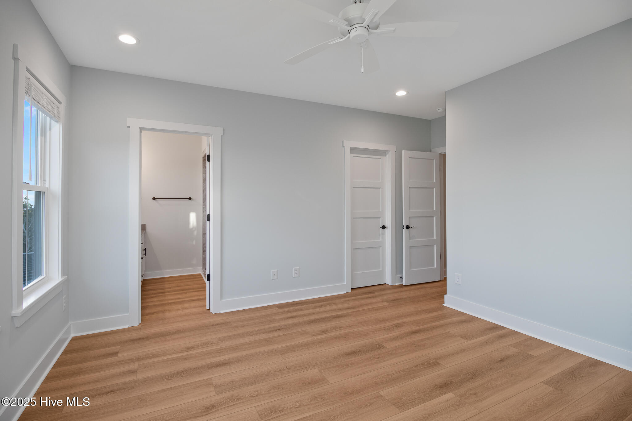 100568603 | Photo 24