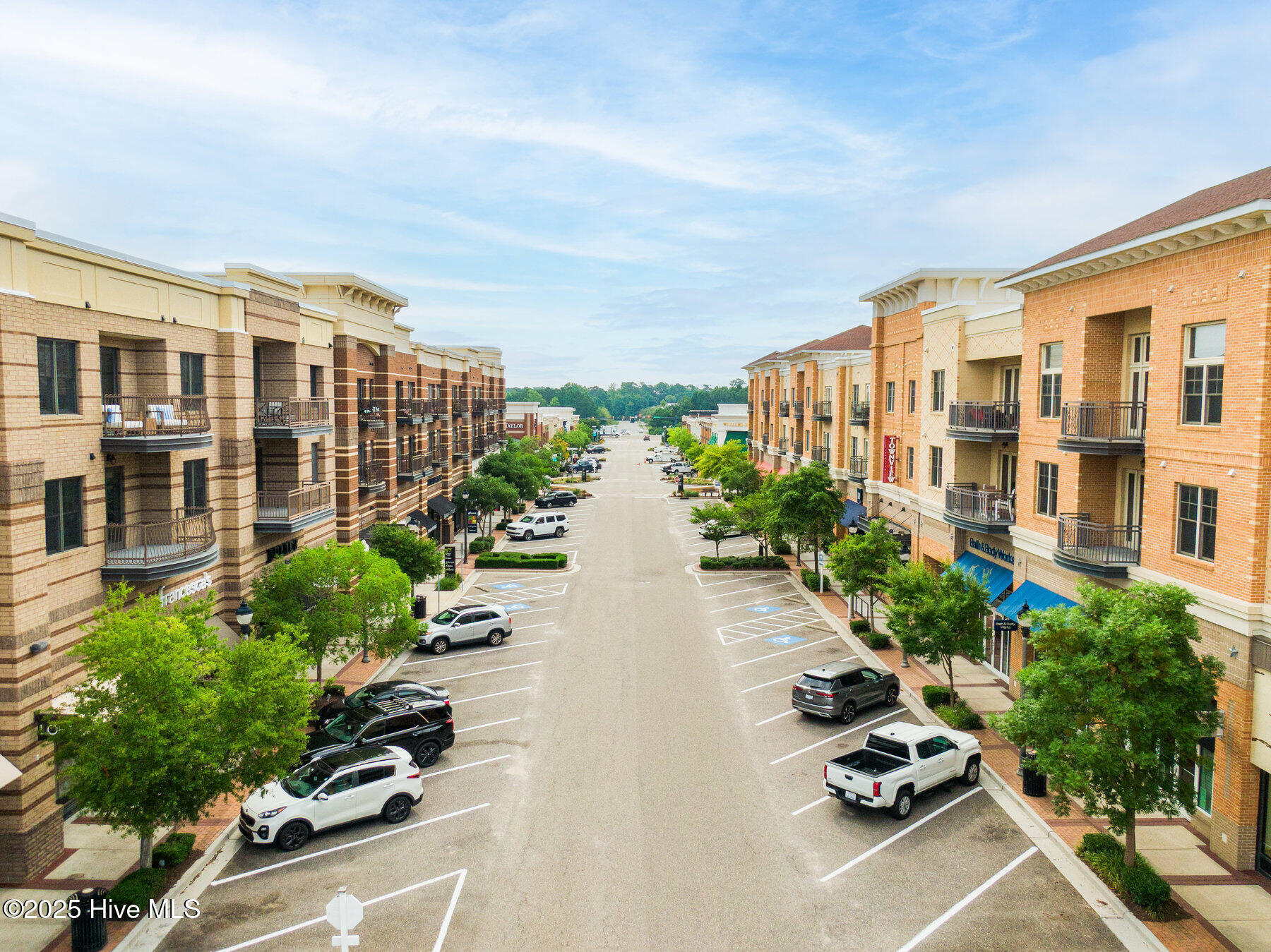 100518149 | Photo 43