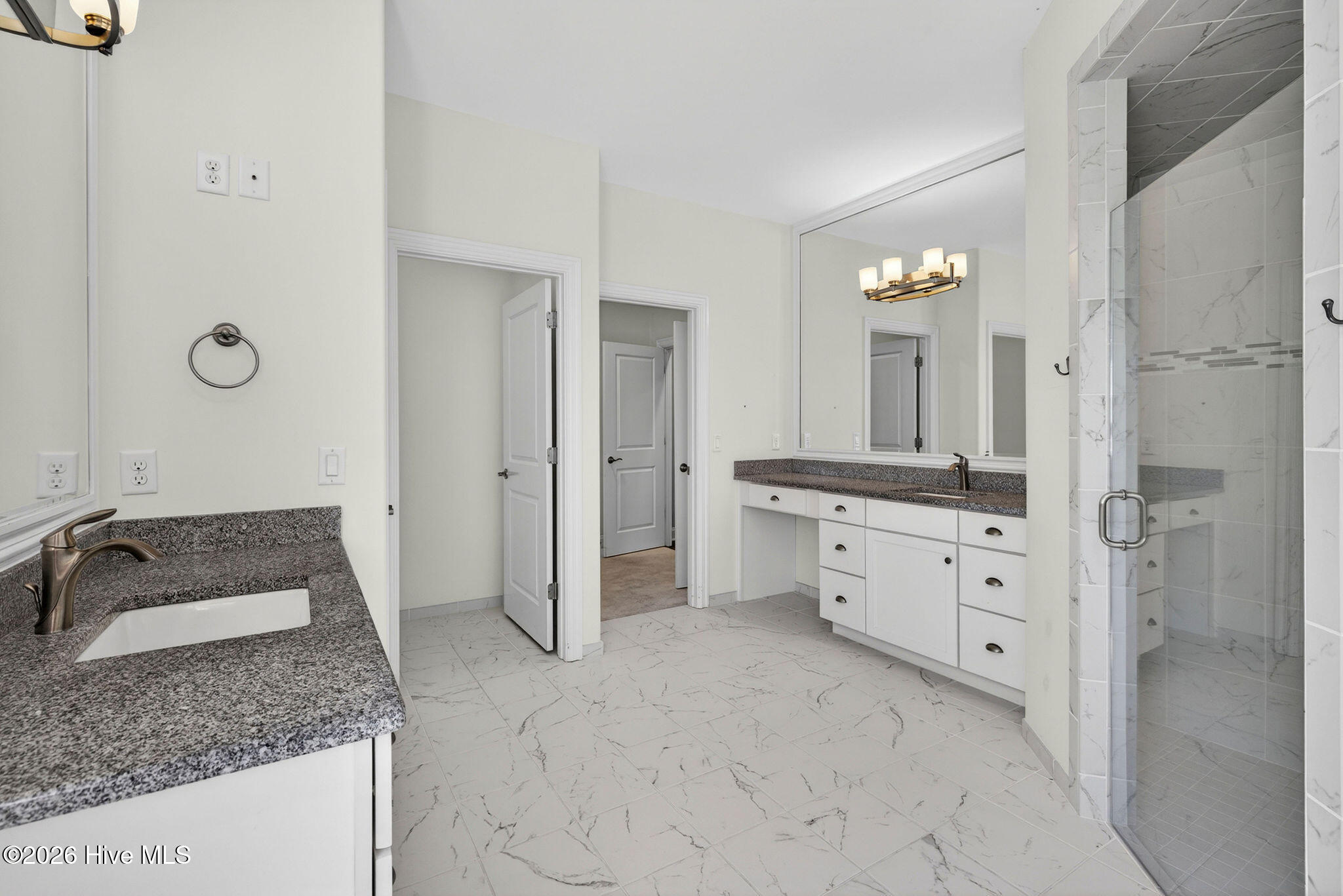 100566278 | Photo 27