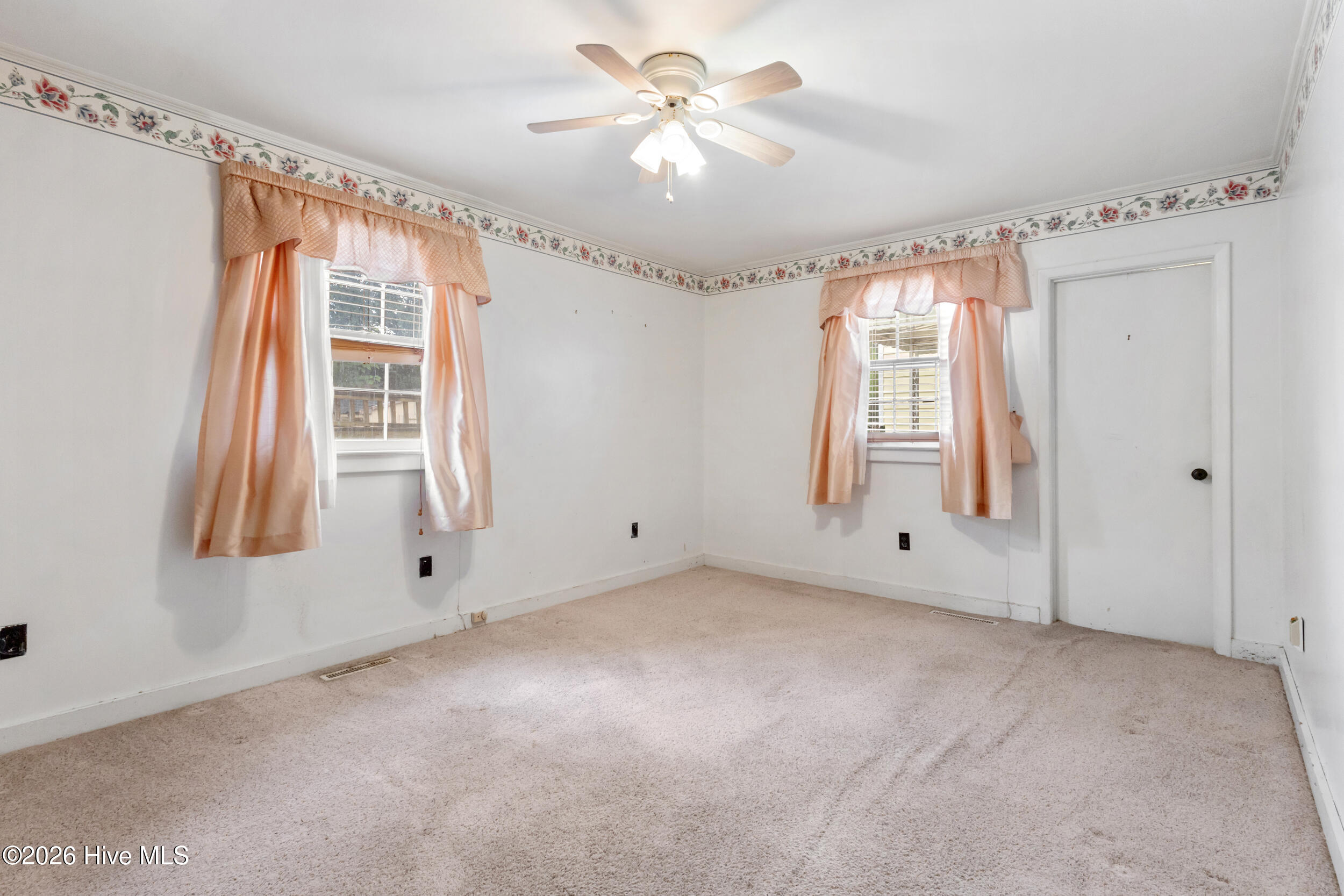 100556555 | Photo 11