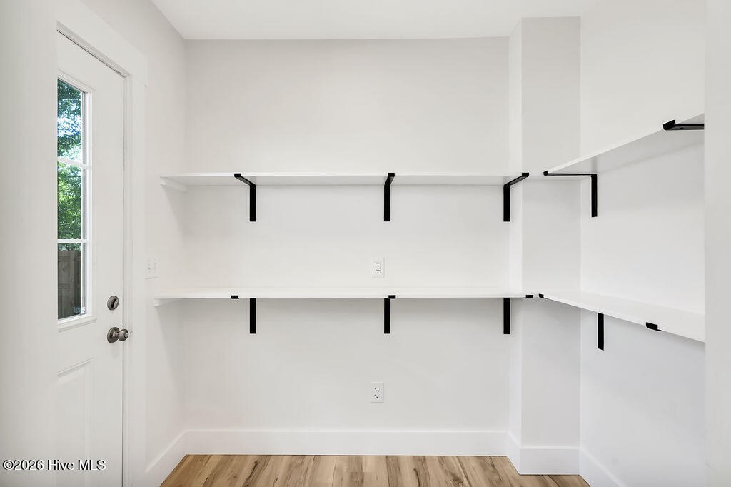 100566148 | Photo 15