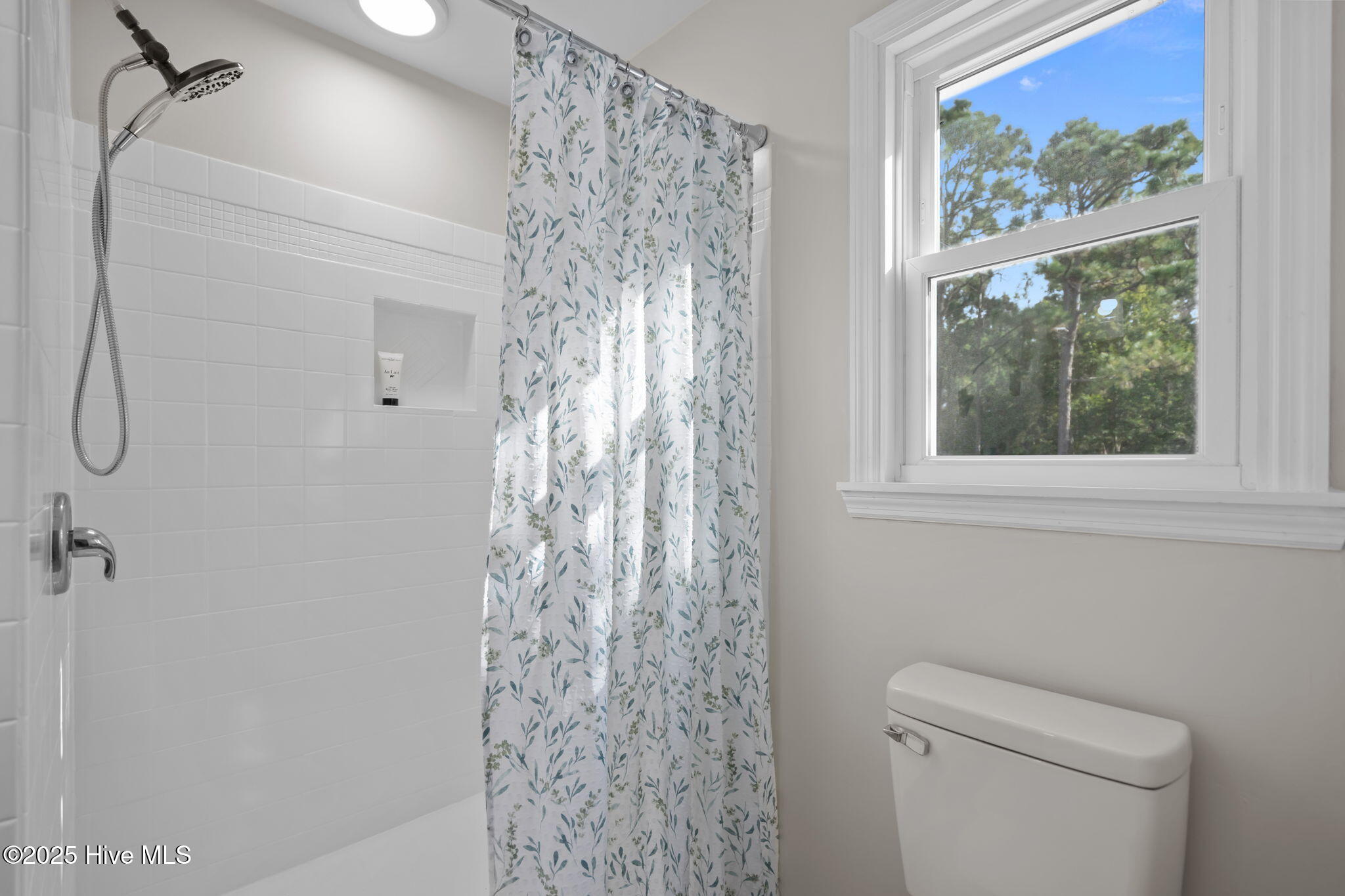 100527627 | Photo 35