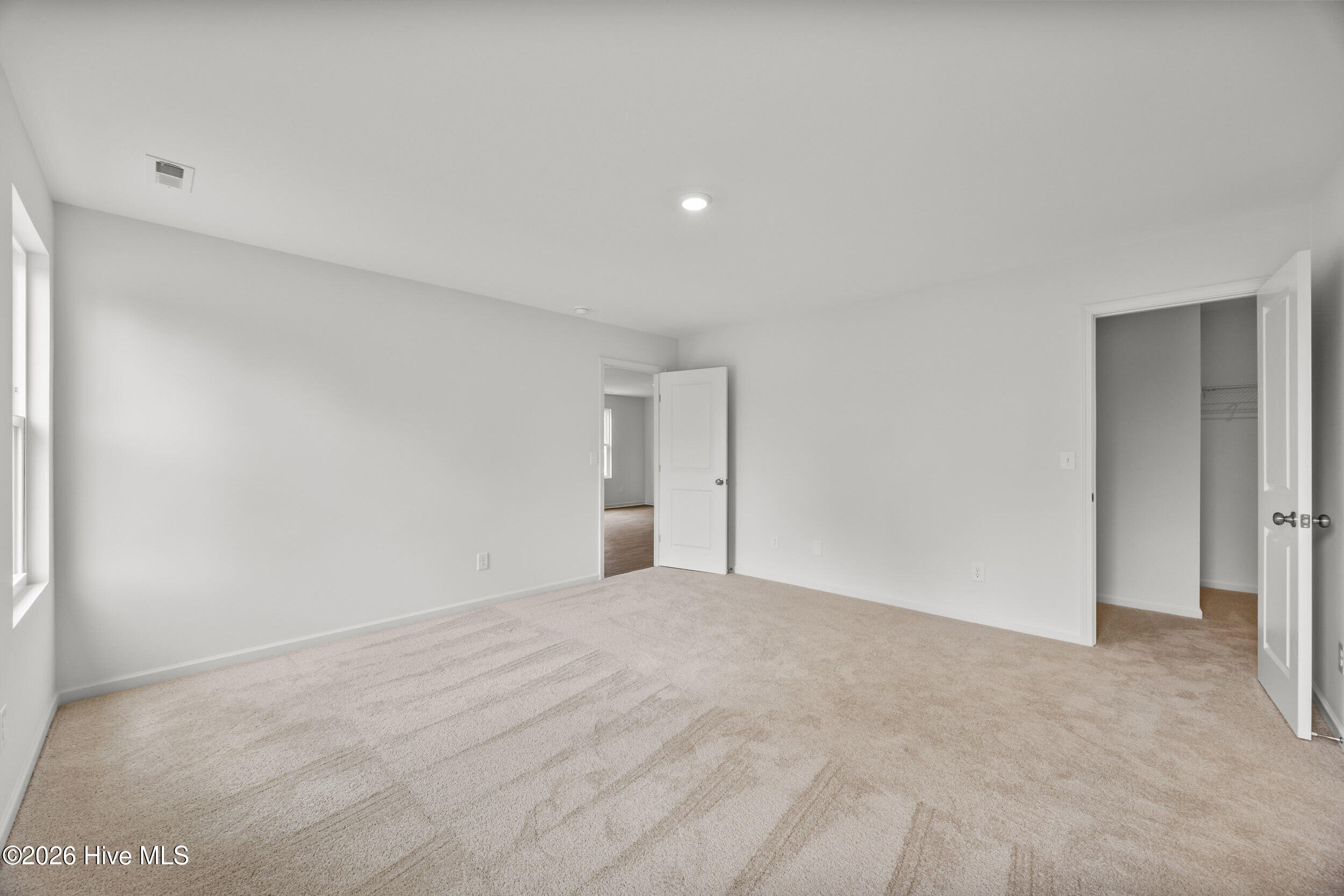 100541145 | Photo 15