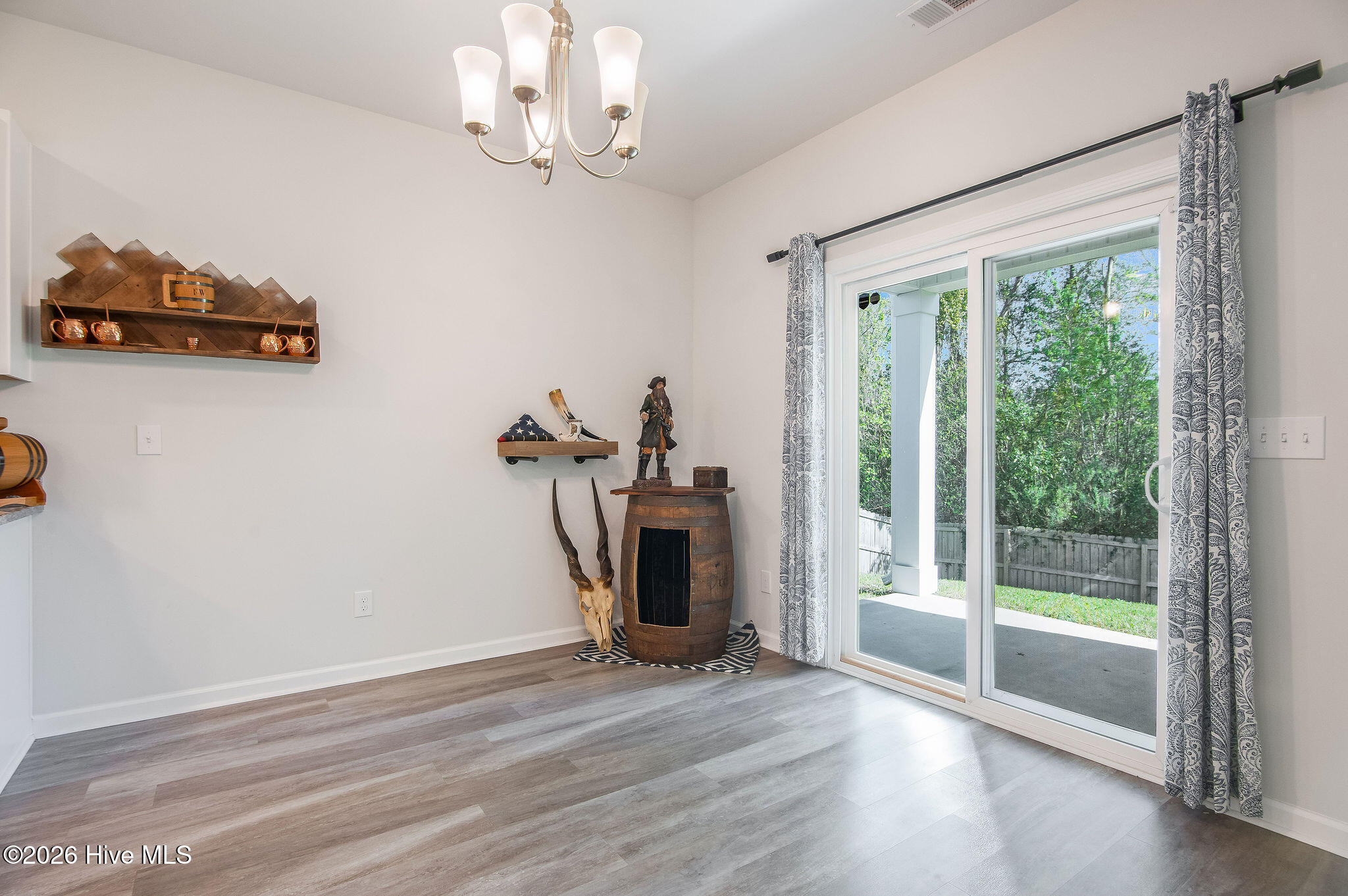 100562701 | Photo 21