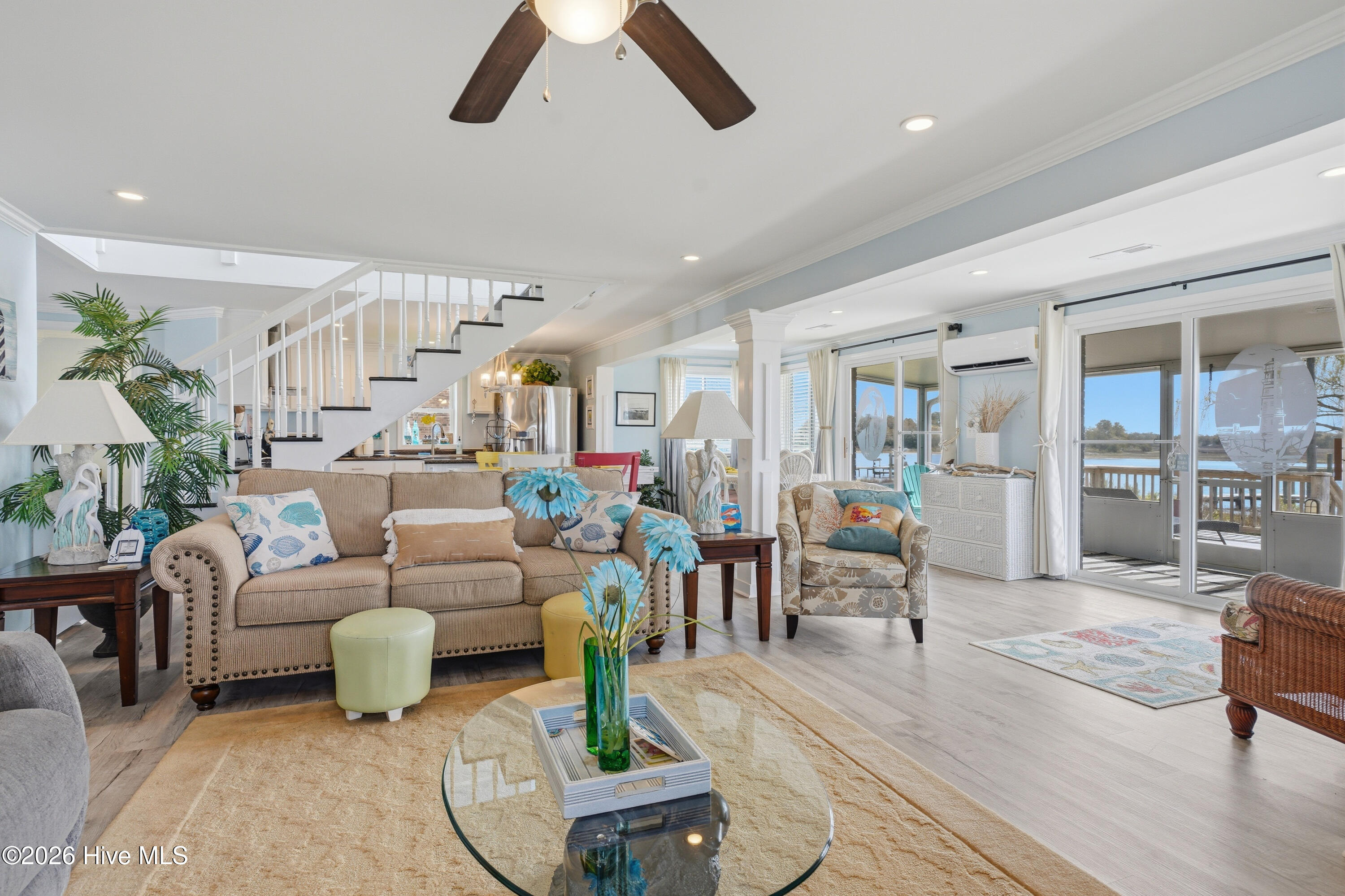 100564102 | Photo 42