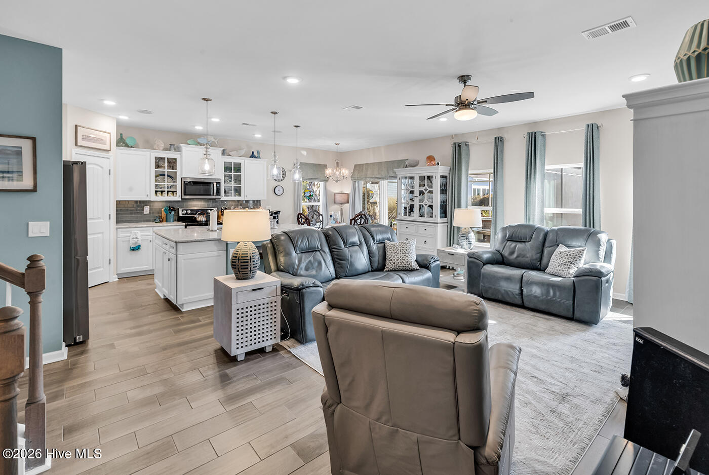 100553360 | Photo 12