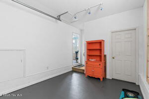 100566910 | Photo 41