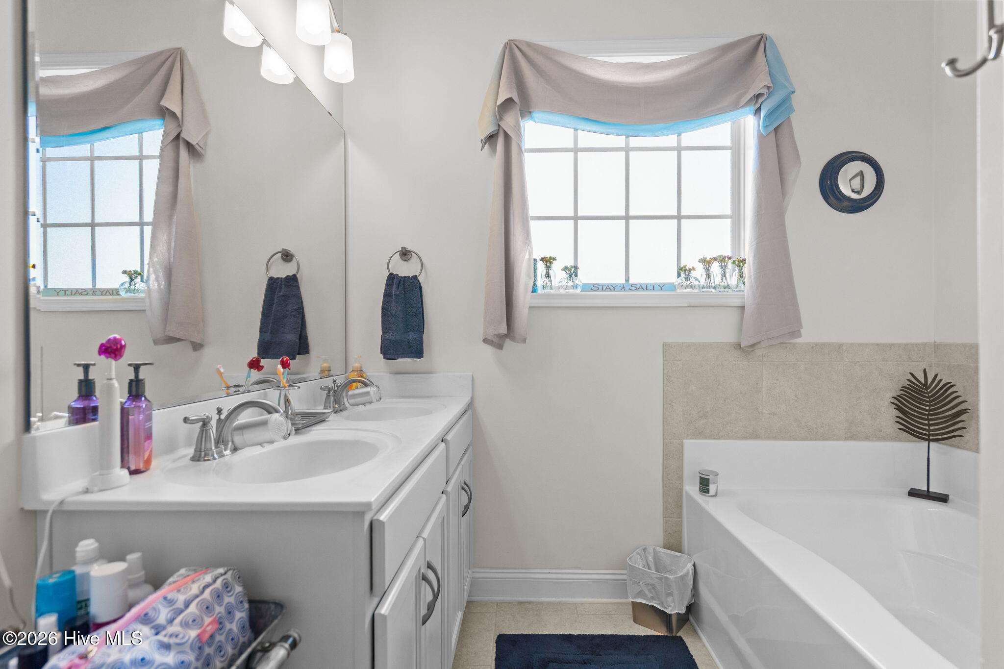 100548714 | Photo 23