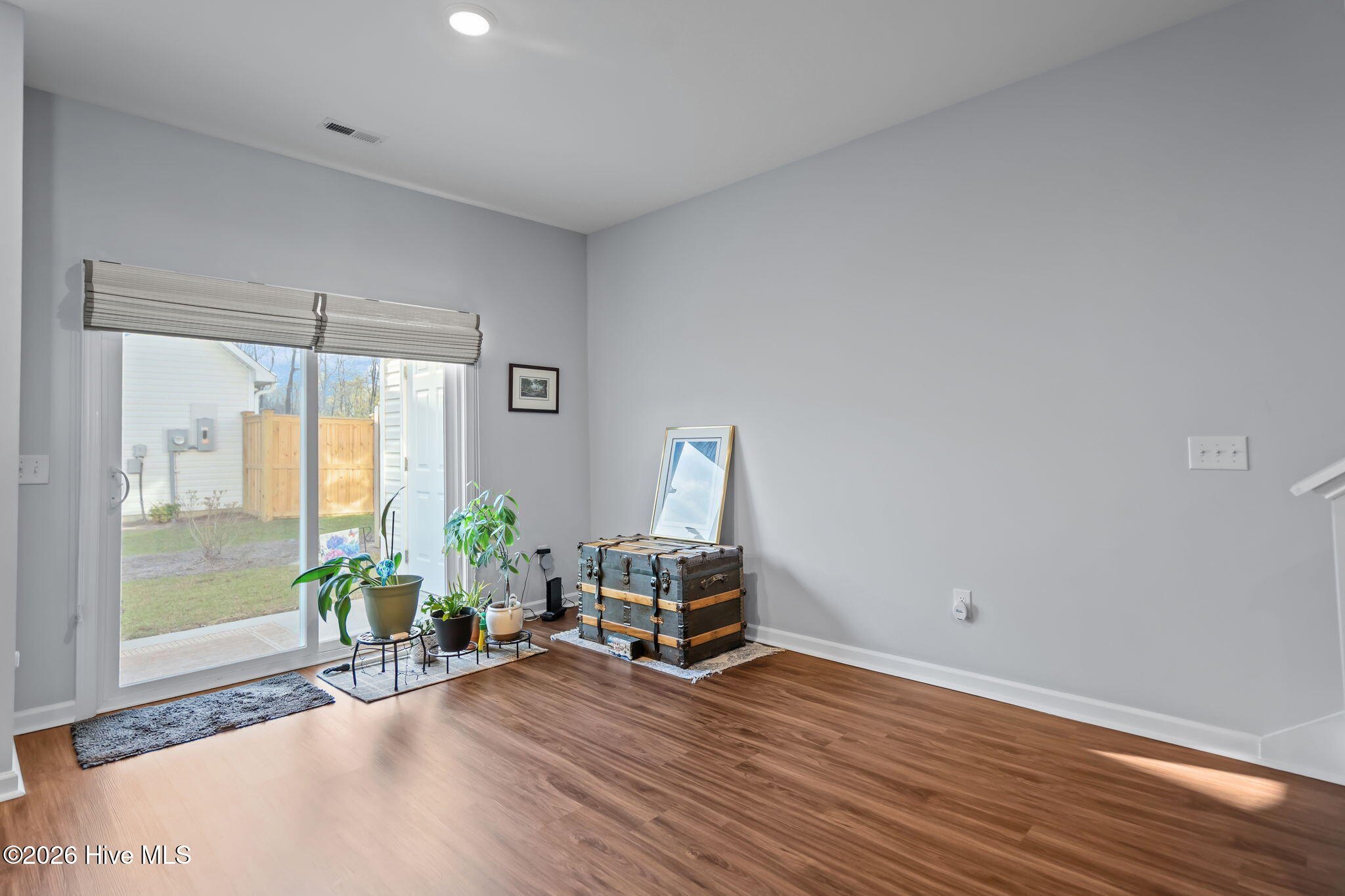 100562246 | Photo 16