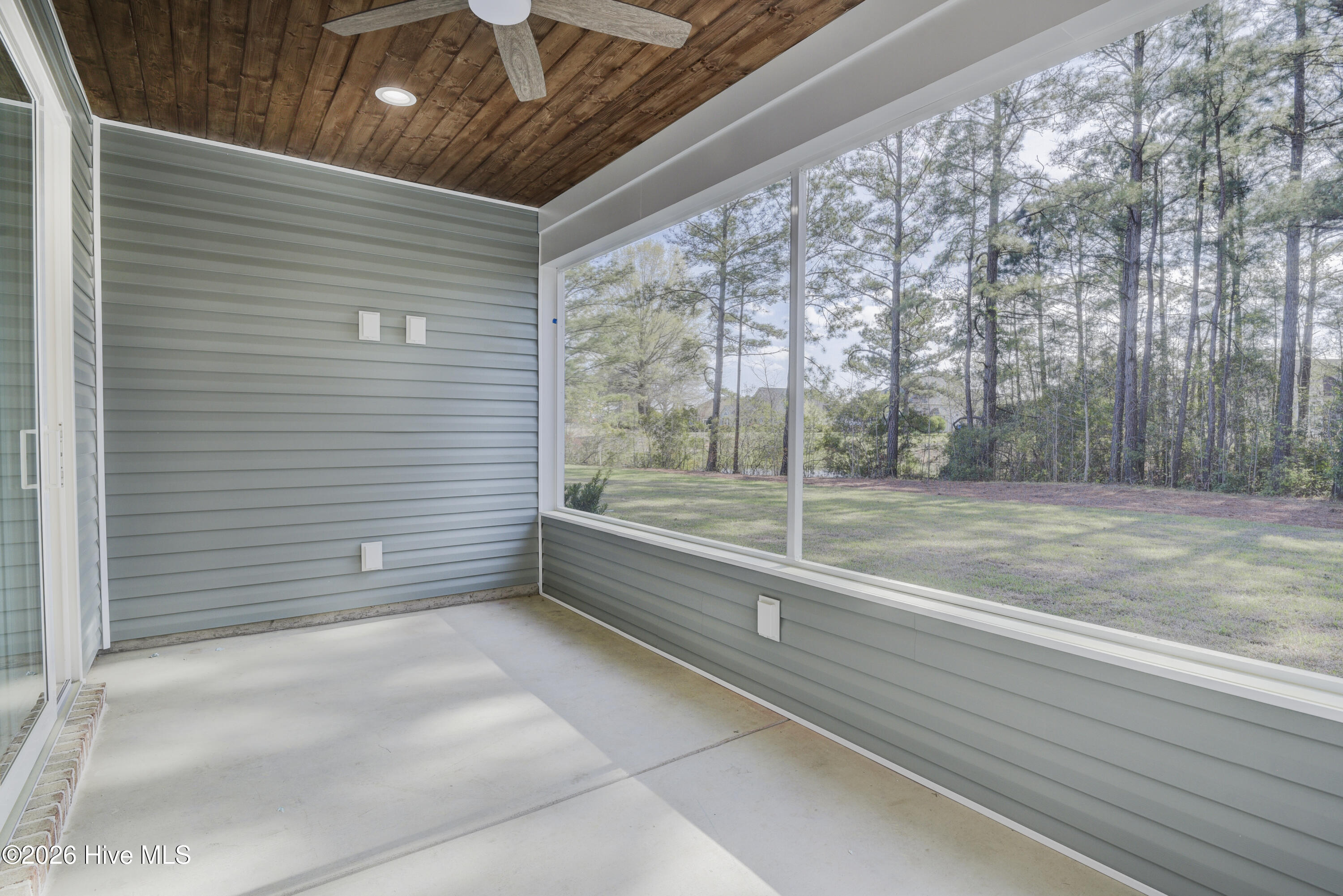 100541947 | Photo 26