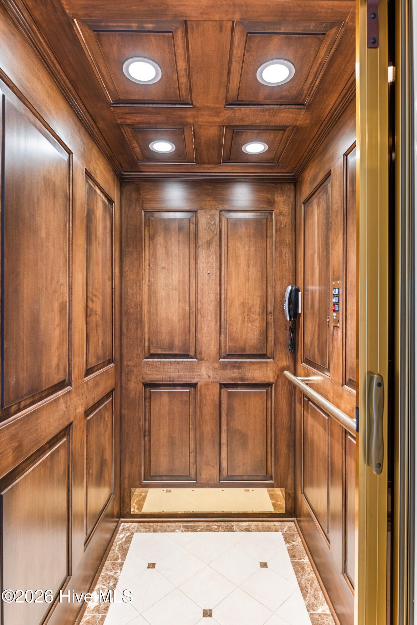 100557099 | Photo 51