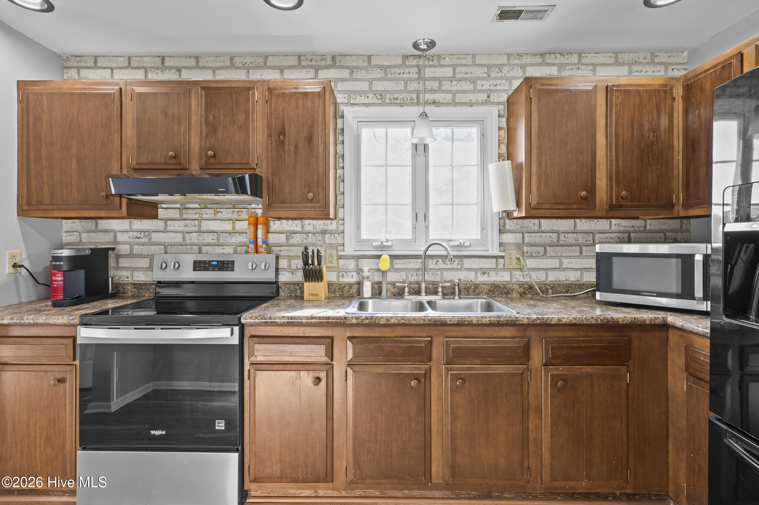 100550340 | Photo 10