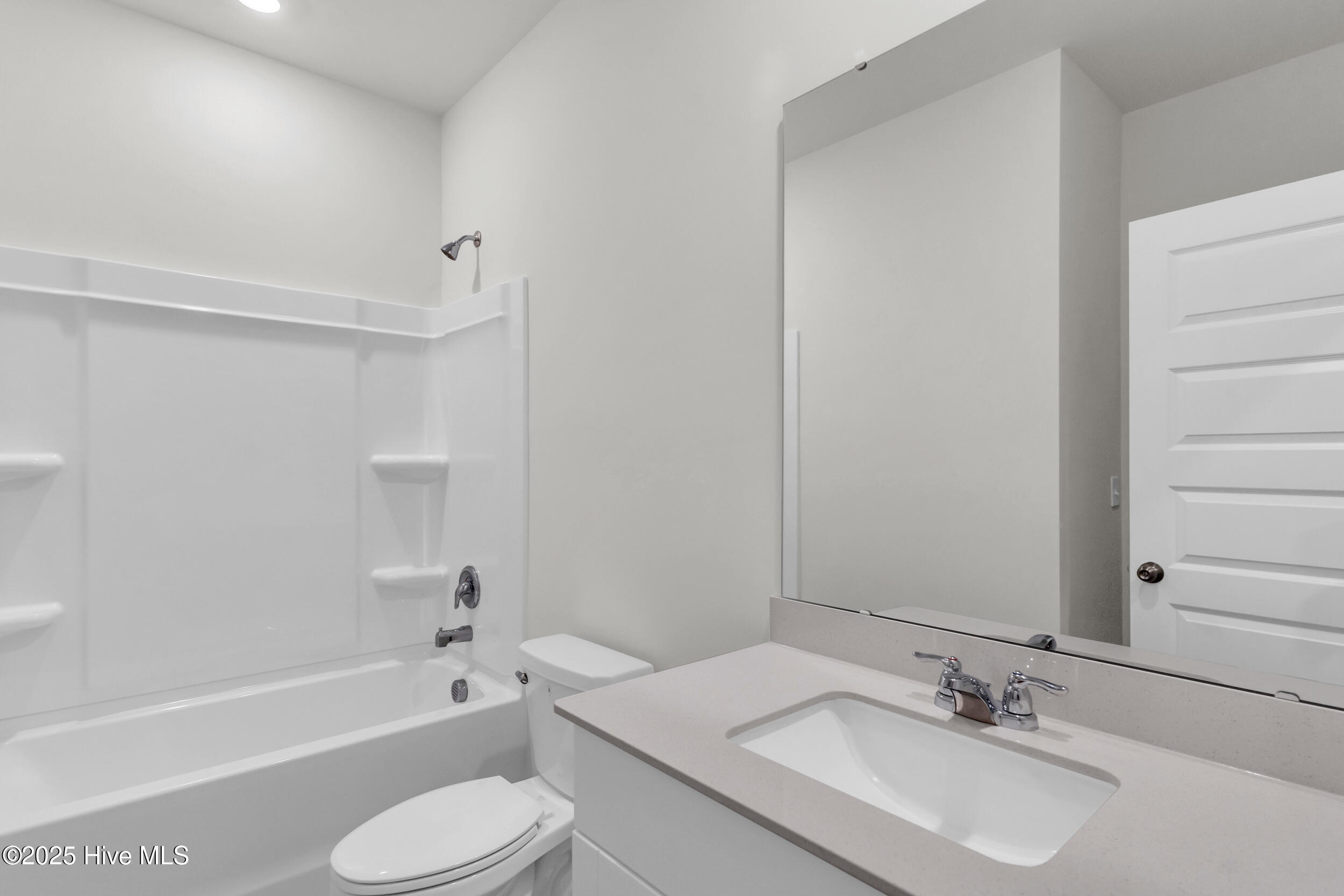 100521809 | Photo 26