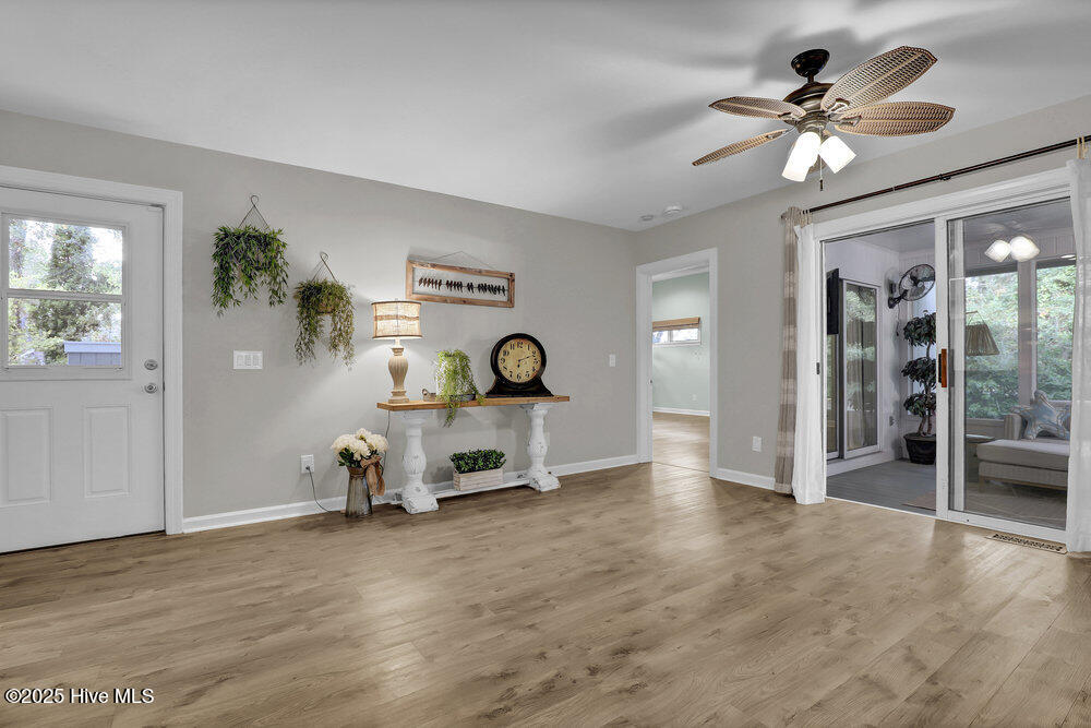 100542503 | Photo 18