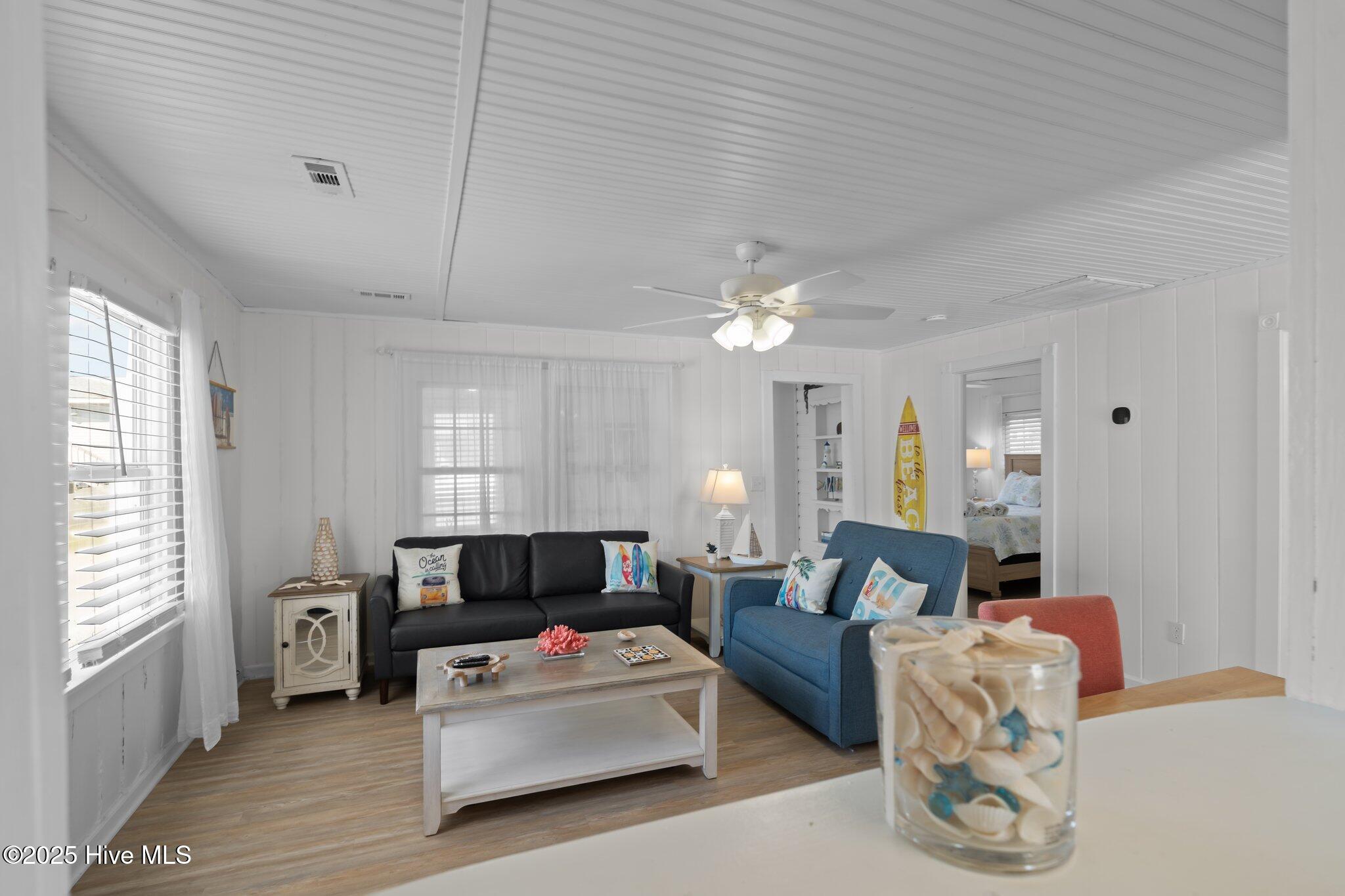 100537194 | Photo 101