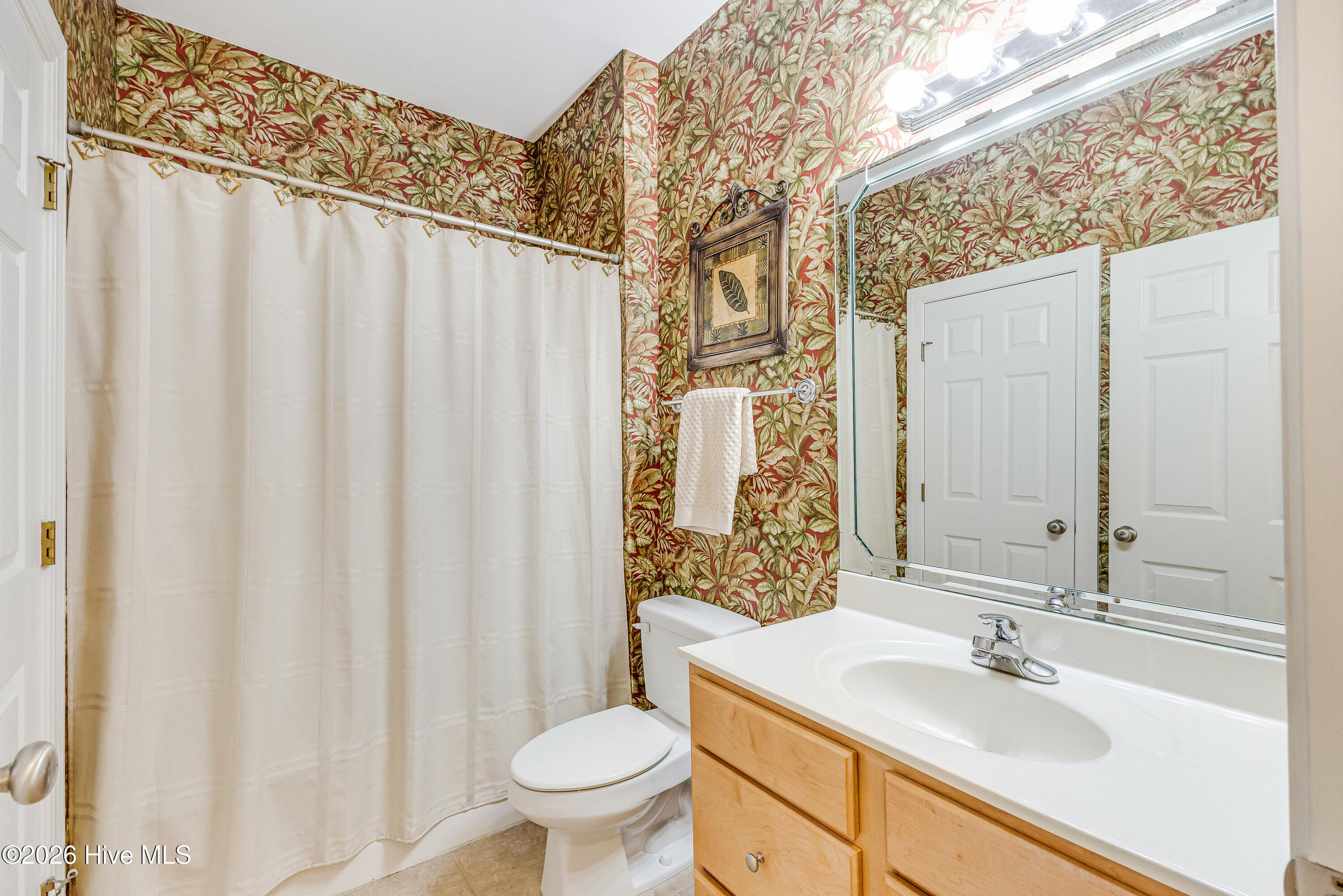 100561043 | Photo 33