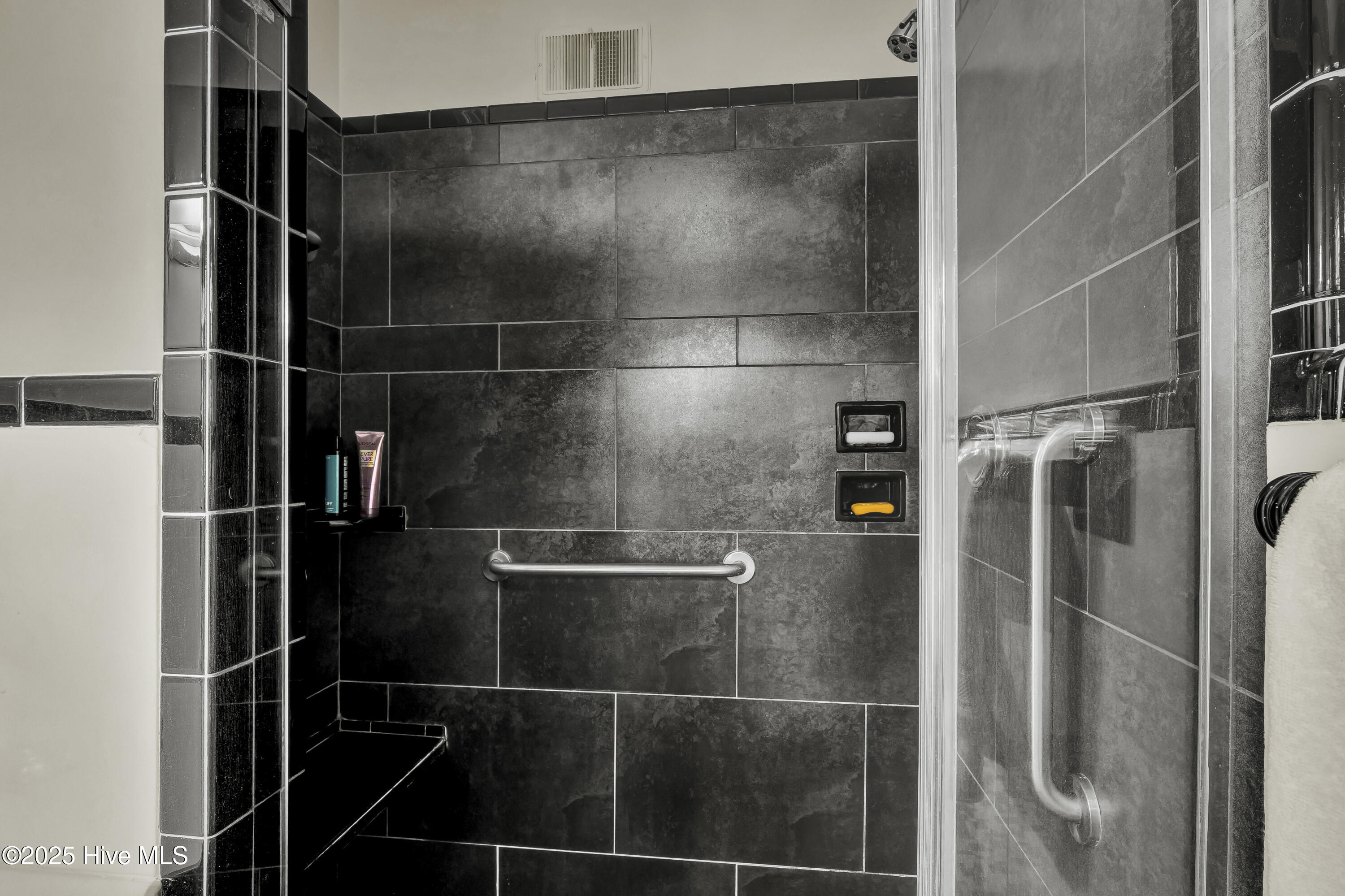 100522690 | Photo 29