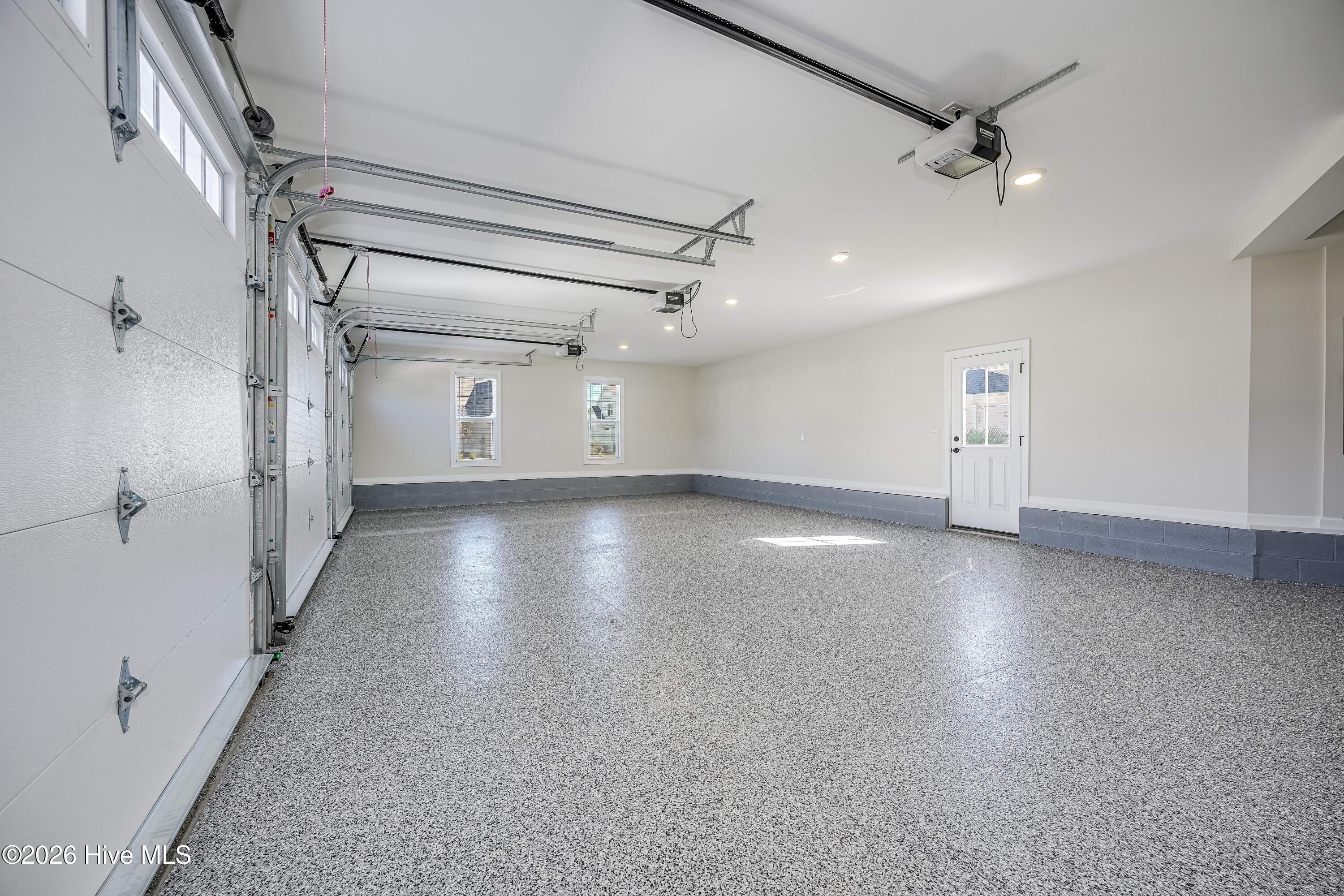 100564282 | Photo 43