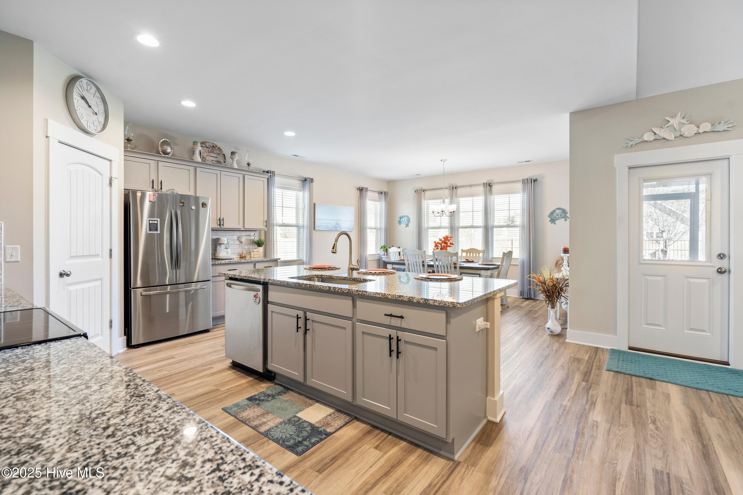 100538815 | Photo 45