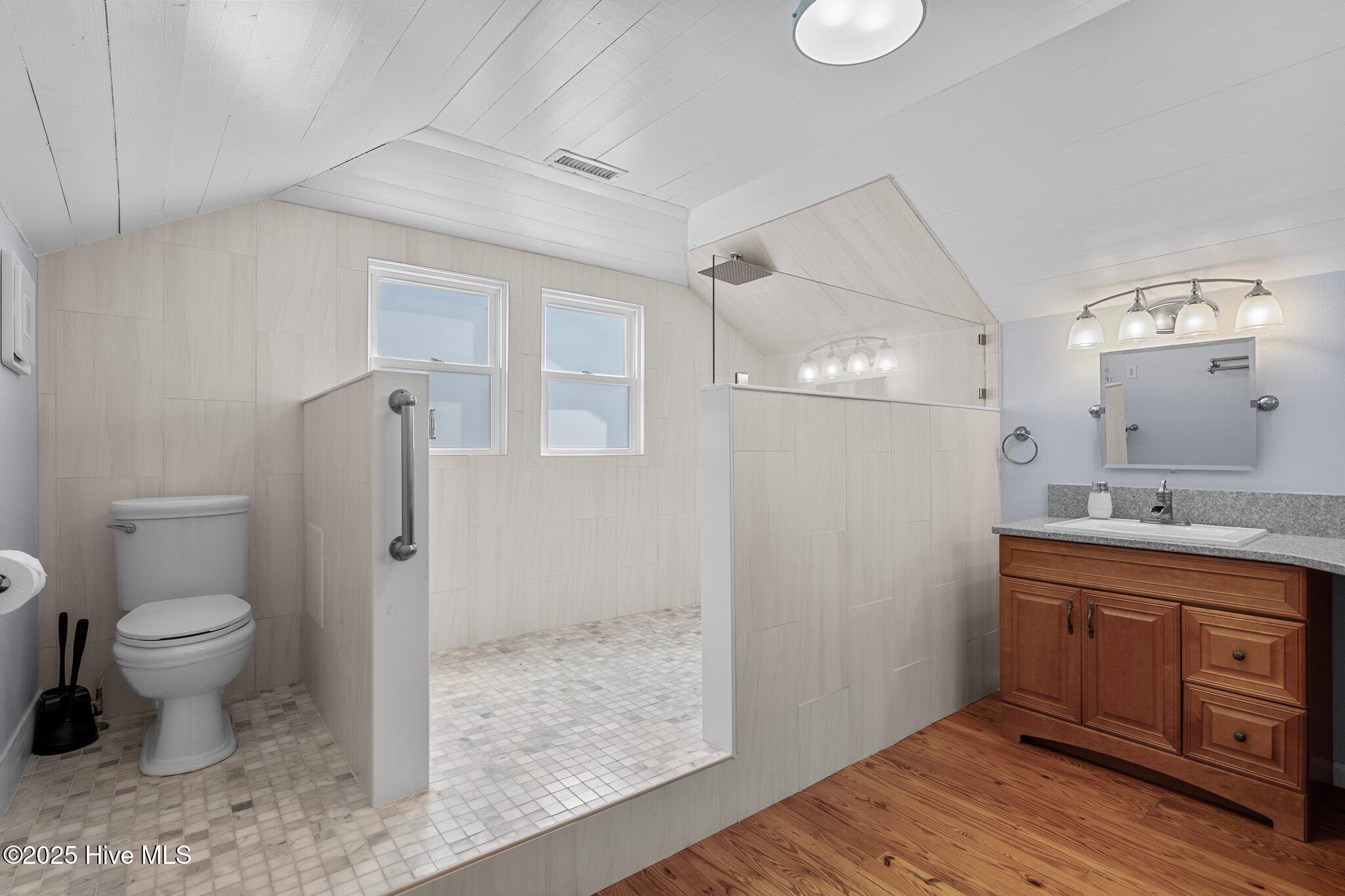 100532110 | Photo 46