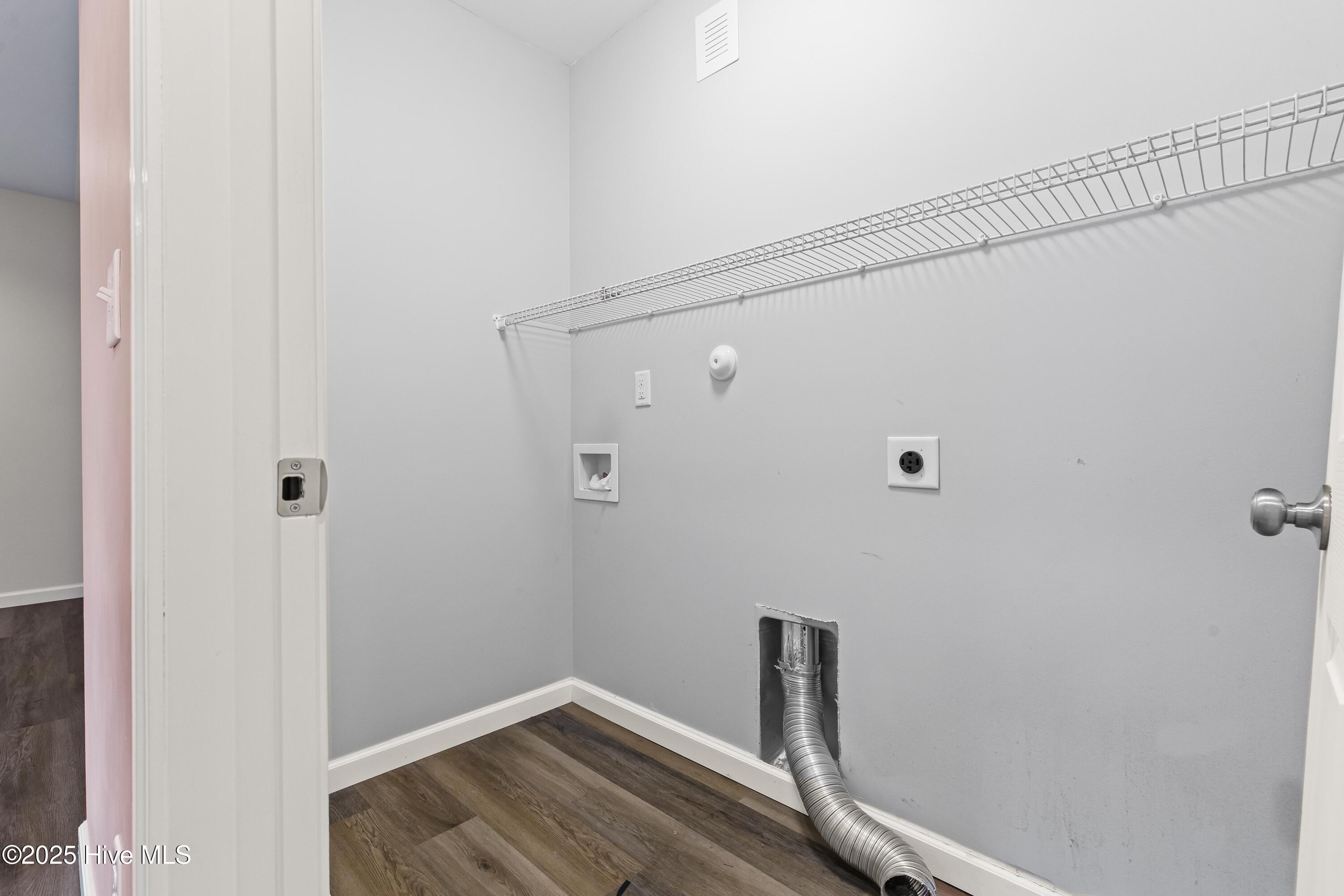 100548487 | Photo 14