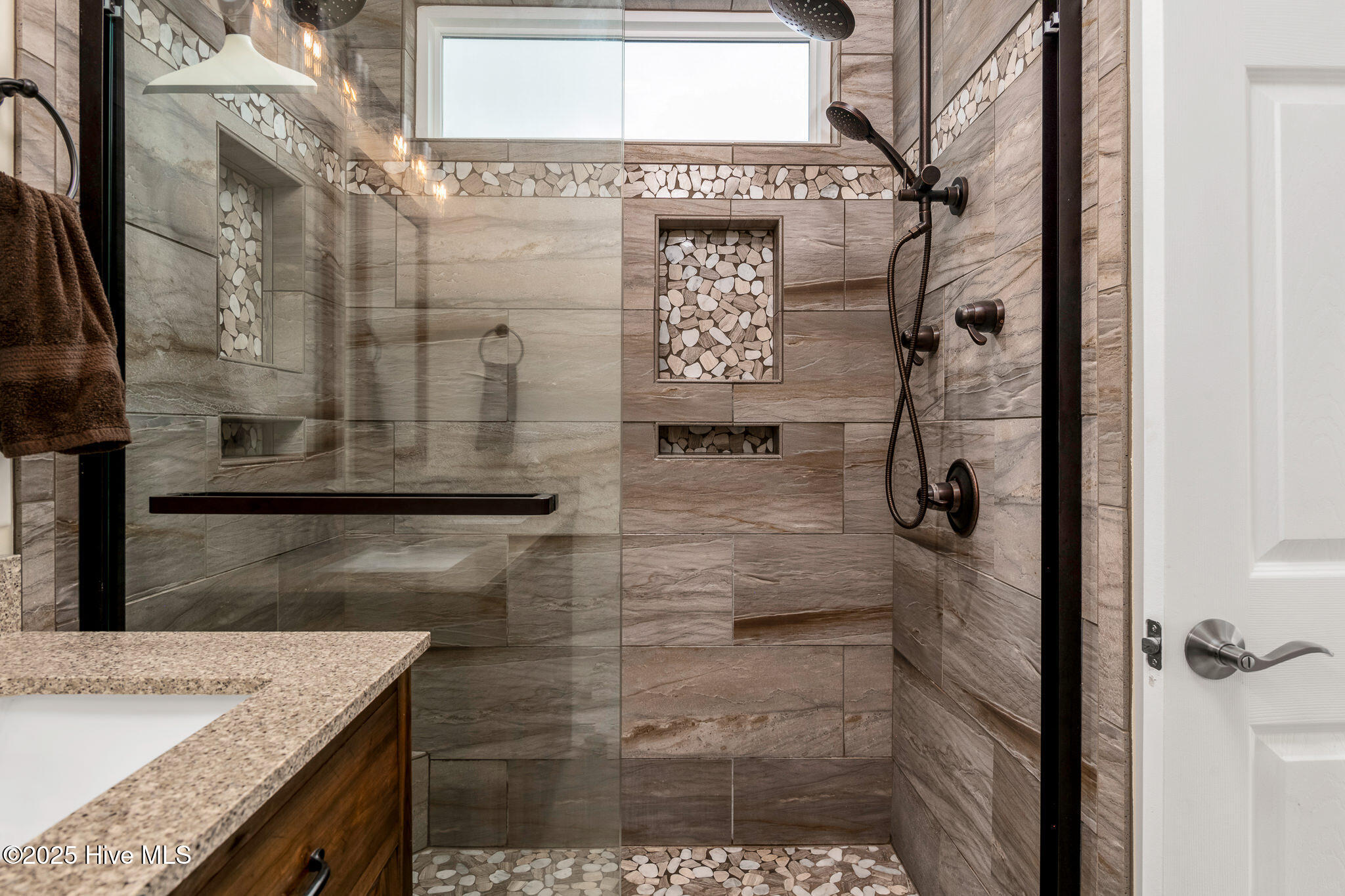 100515764 | Photo 26