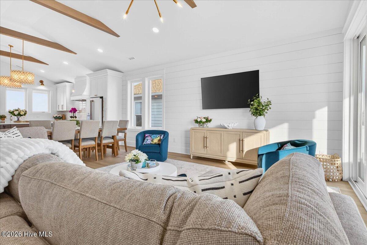 100543299 | Photo 60