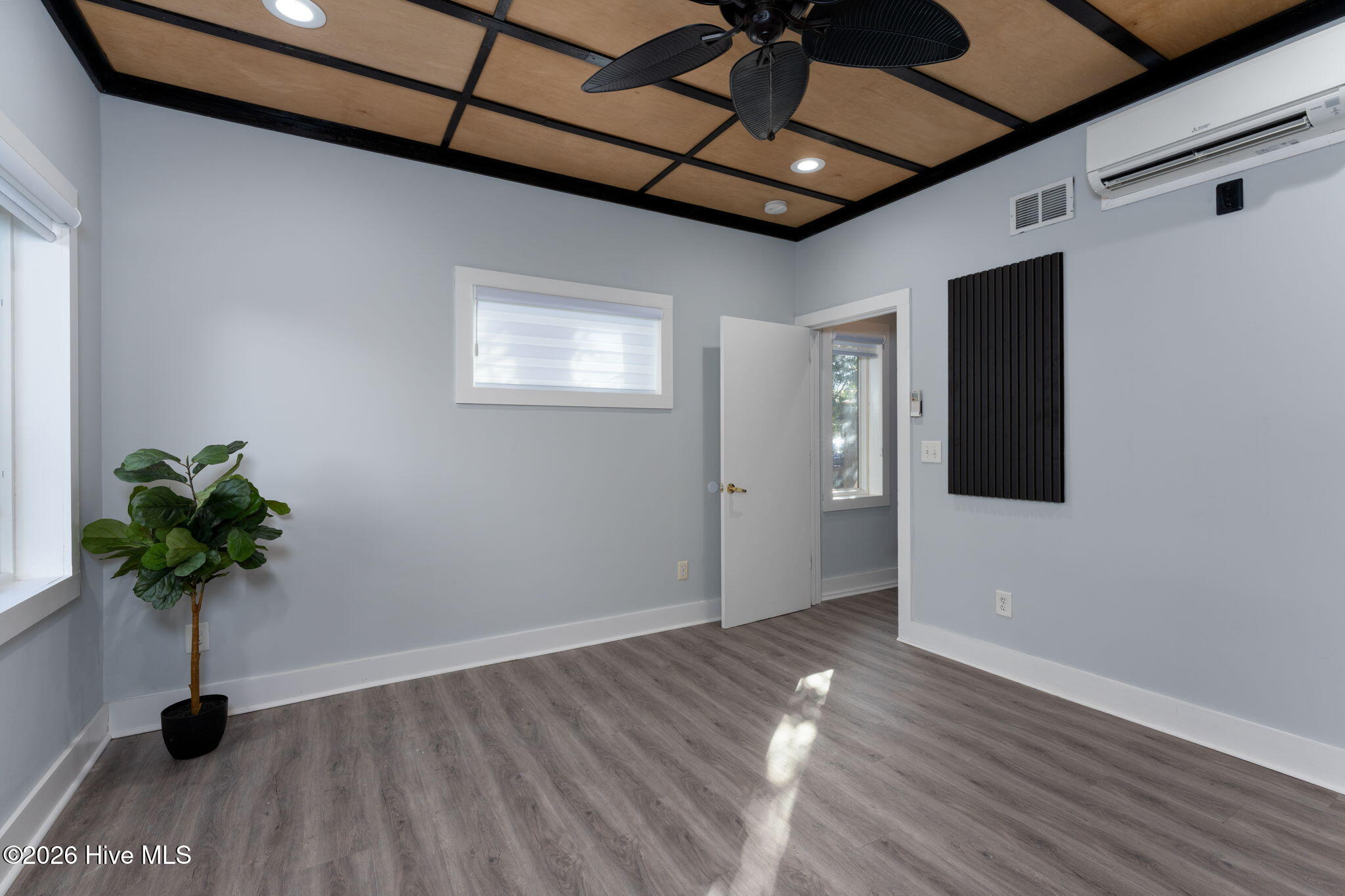 100554453 | Photo 15