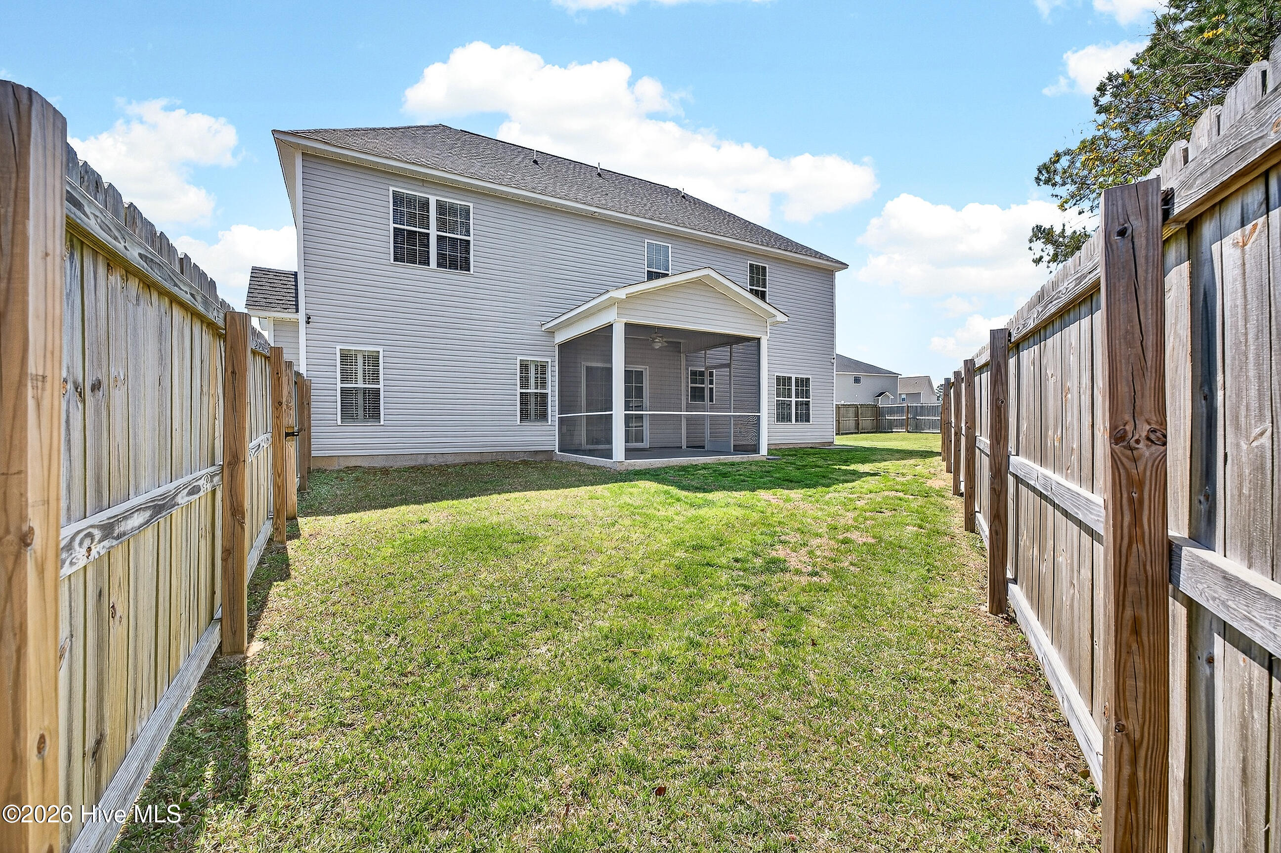 100561863 | Photo 34