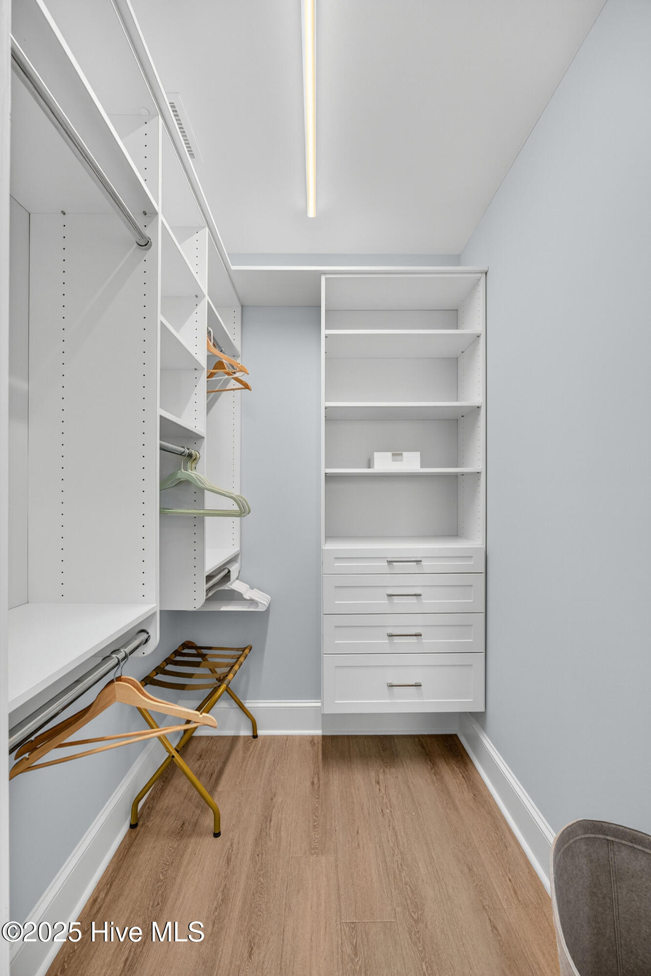 100541250 | Photo 33