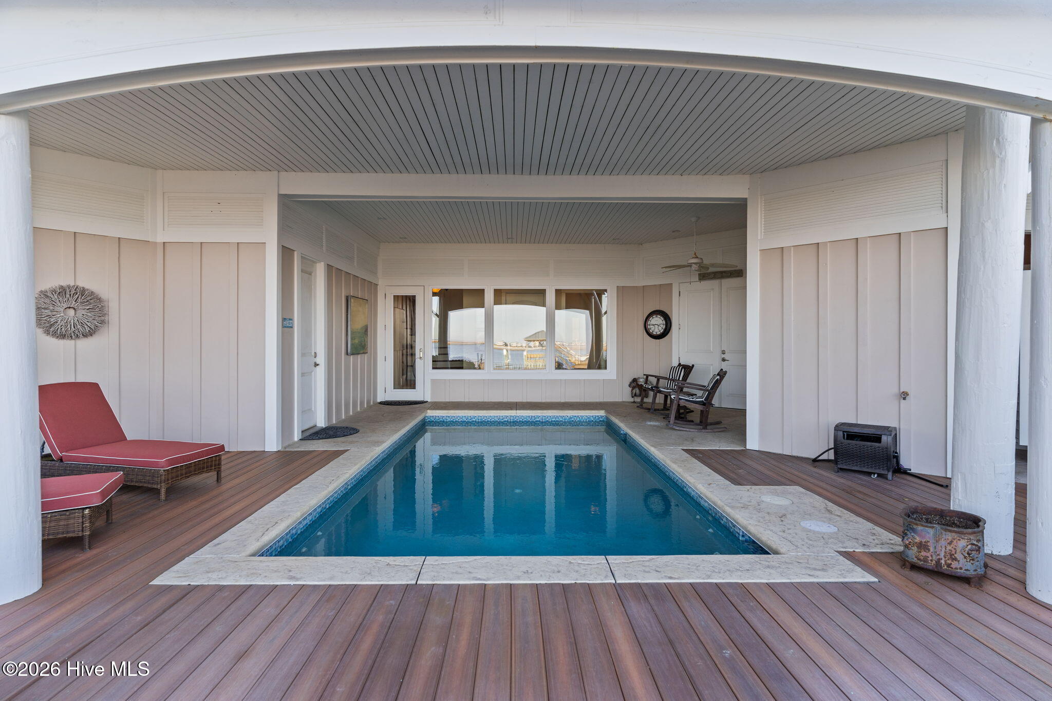 100554777 | Photo 78