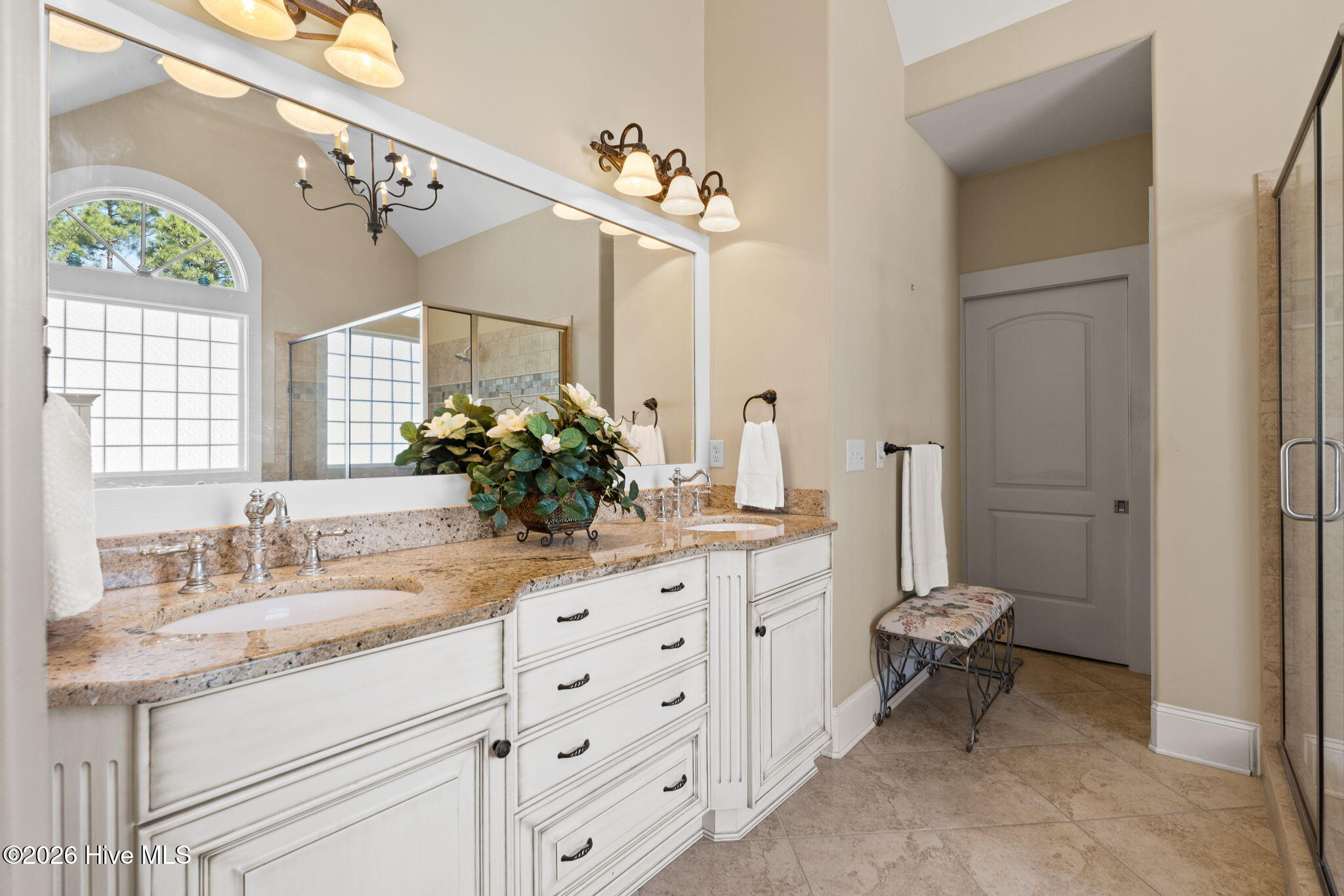 100567899 | Photo 41