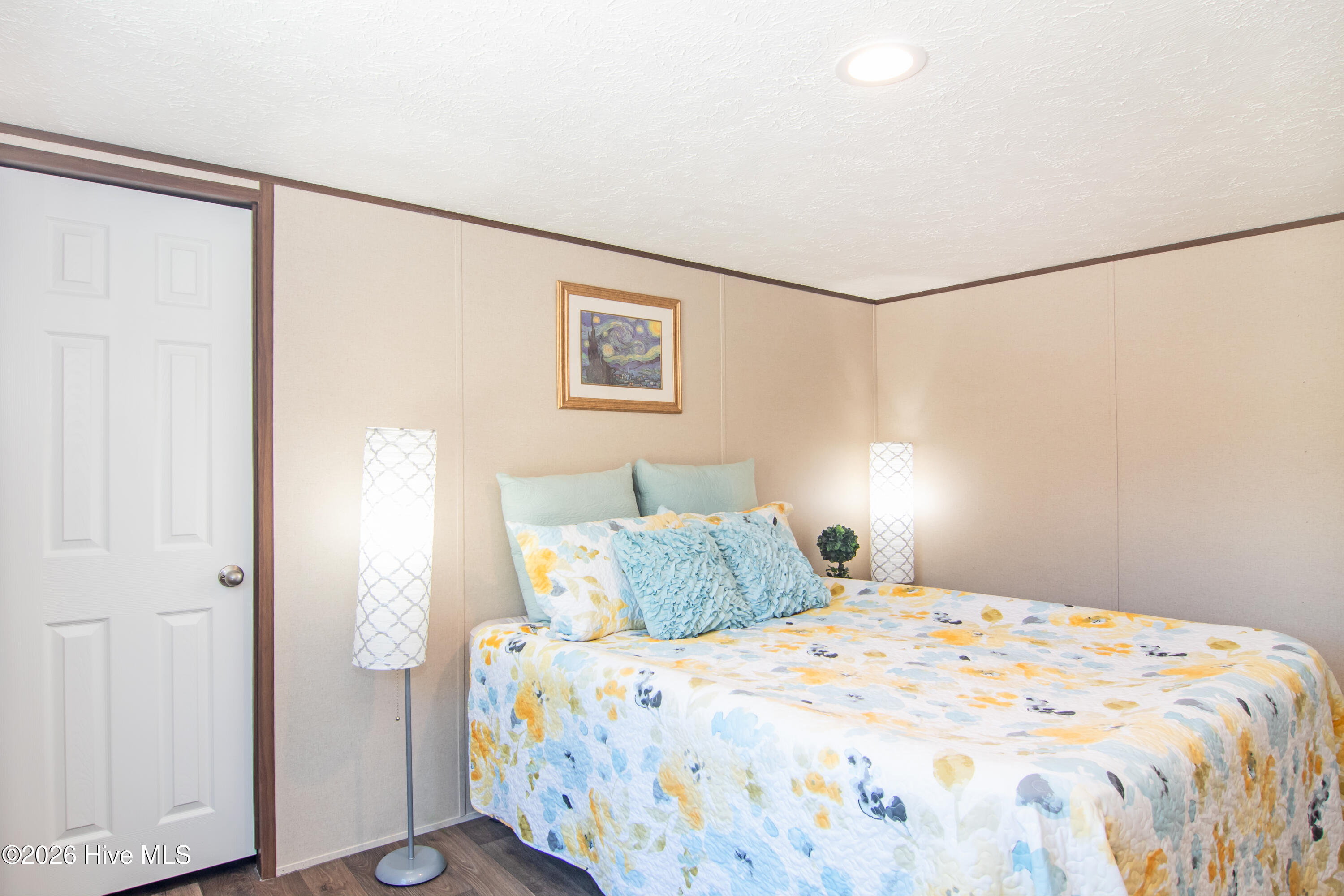 100563210 | Photo 22