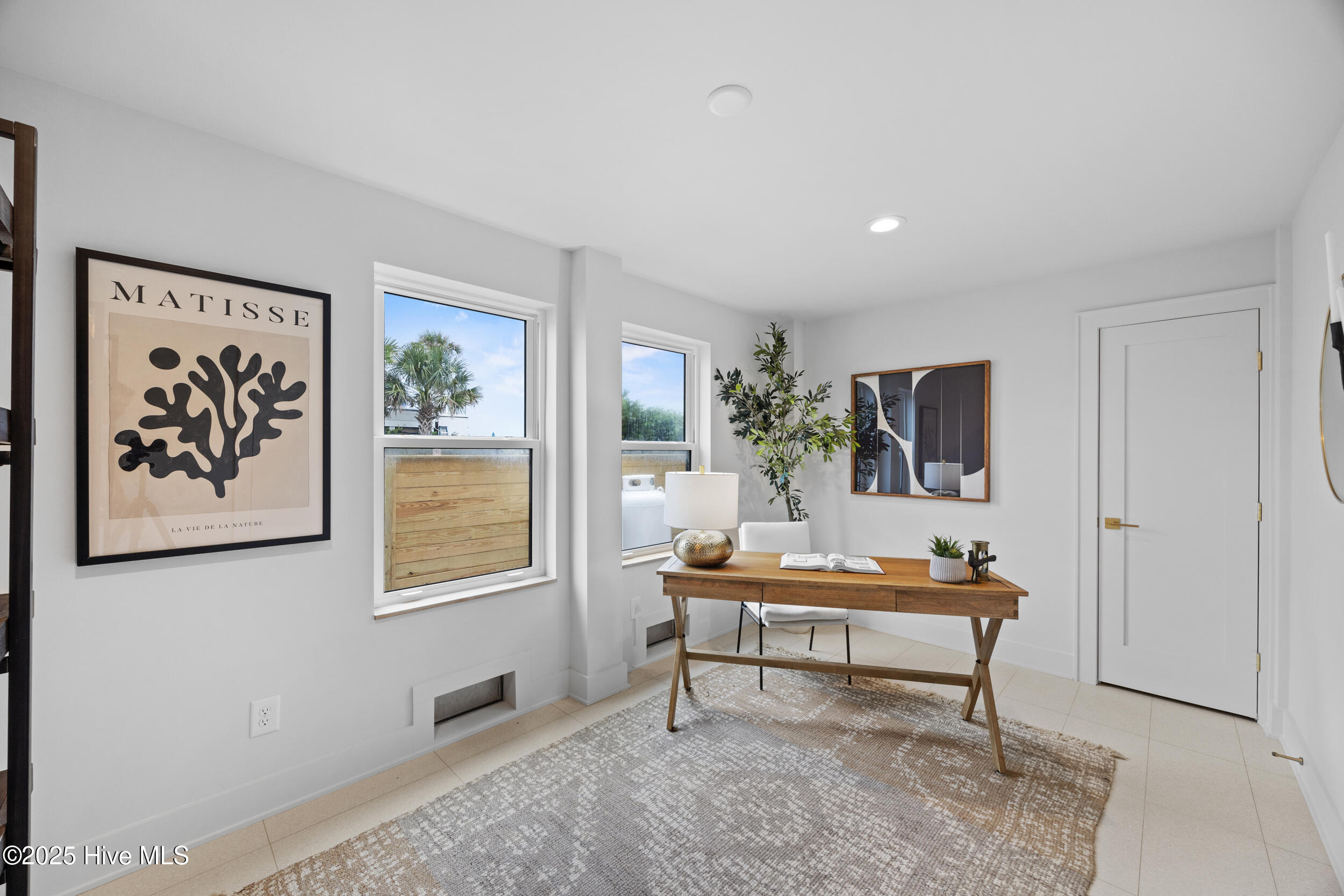 100537057 | Photo 29