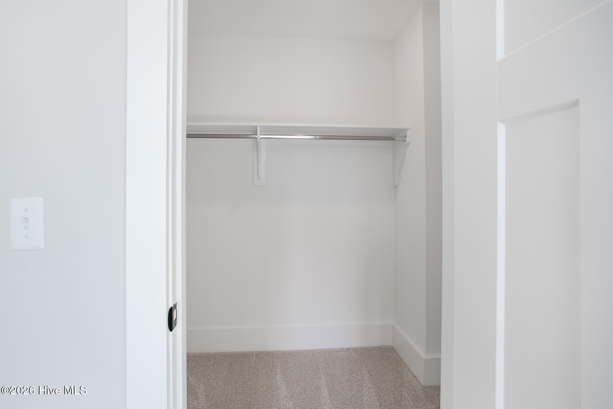 100564009 | Photo 38