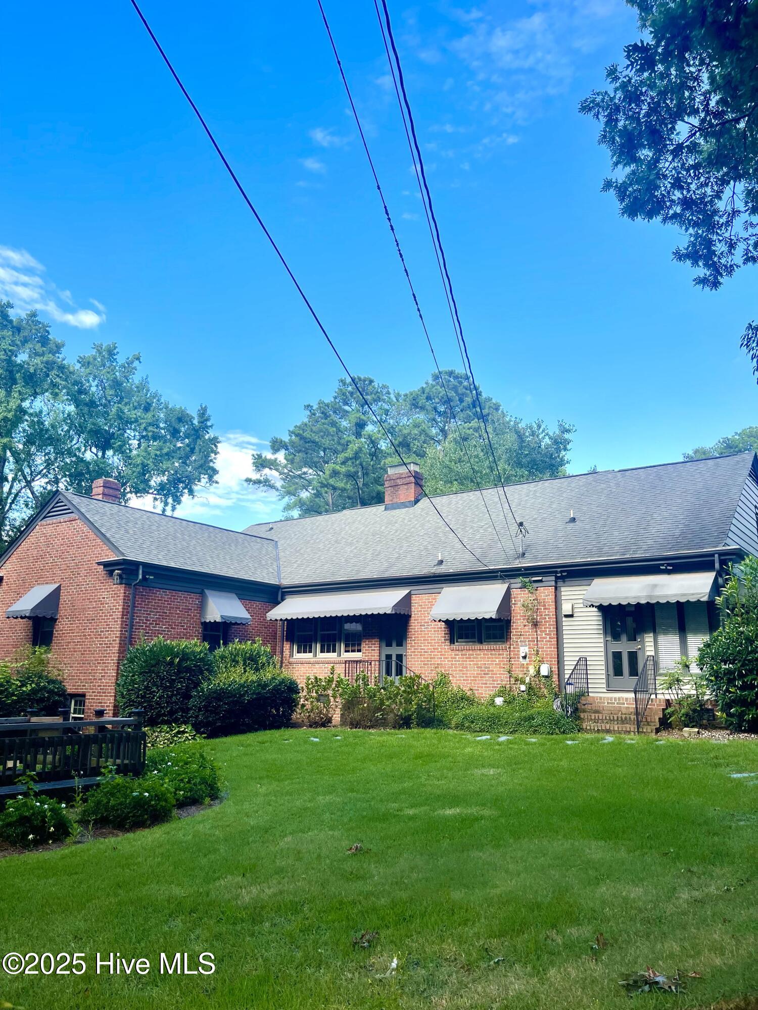 401 Brentwood Drive N