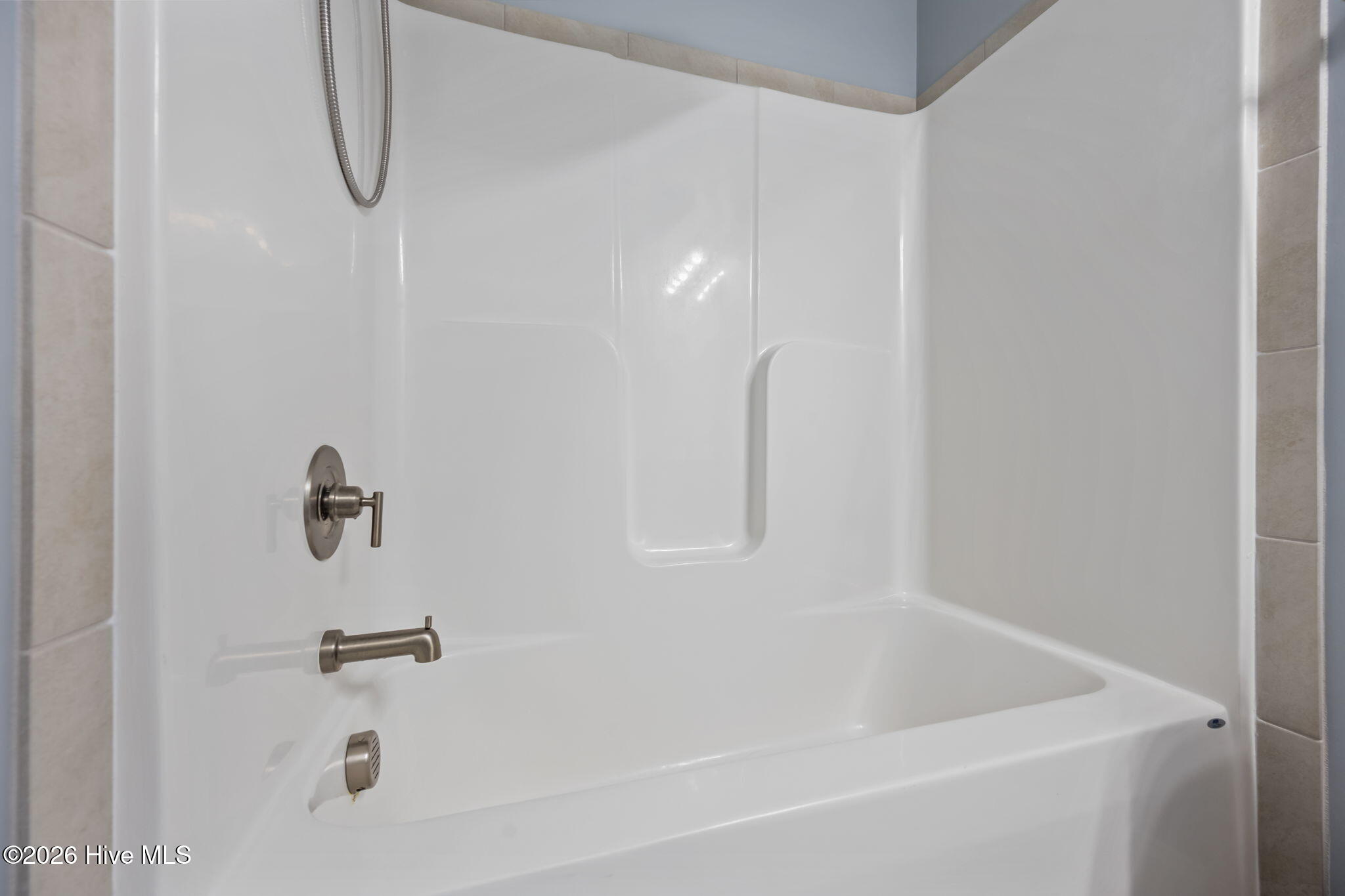 100549197 | Photo 44