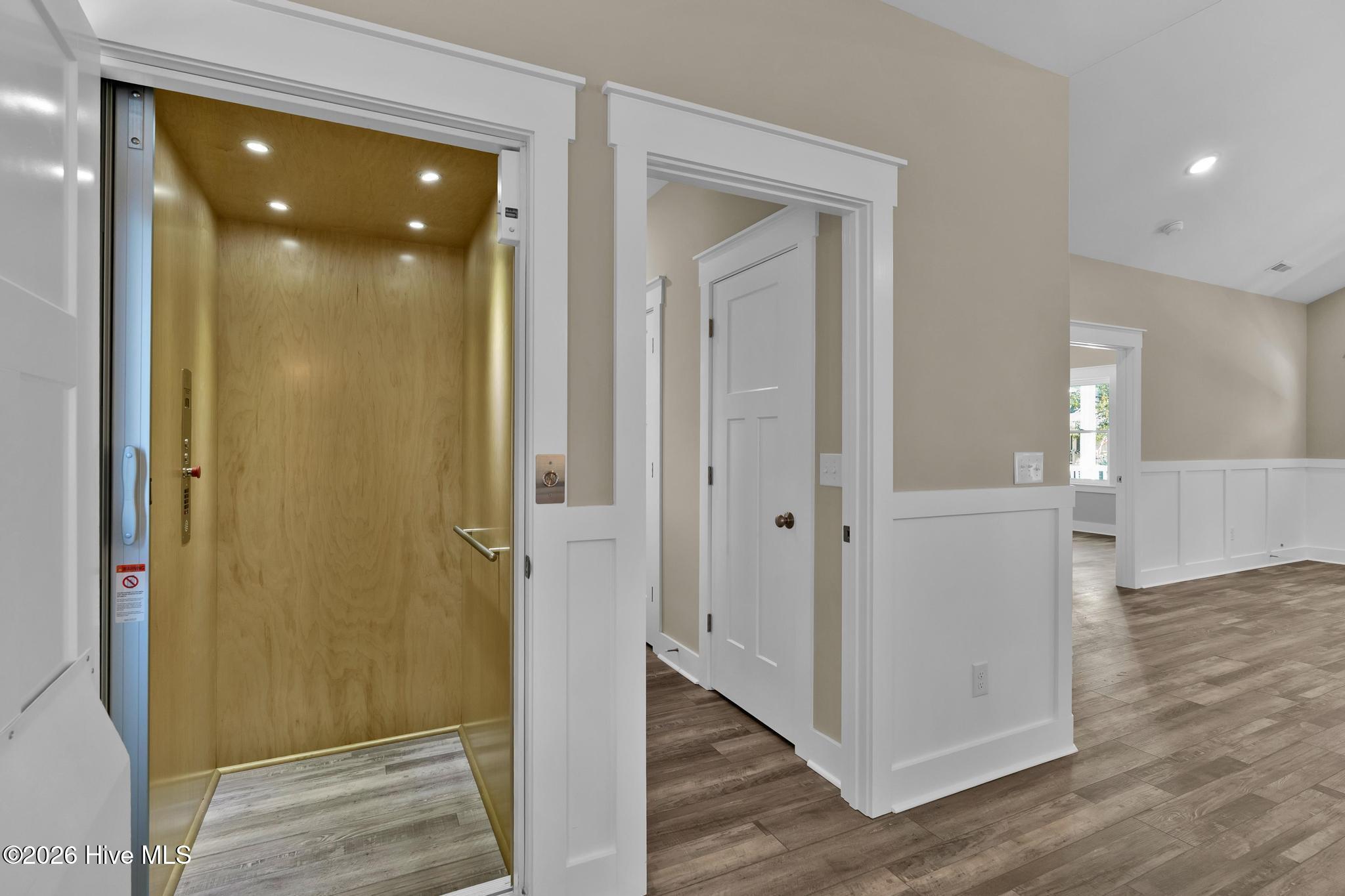 100549638 | Photo 28