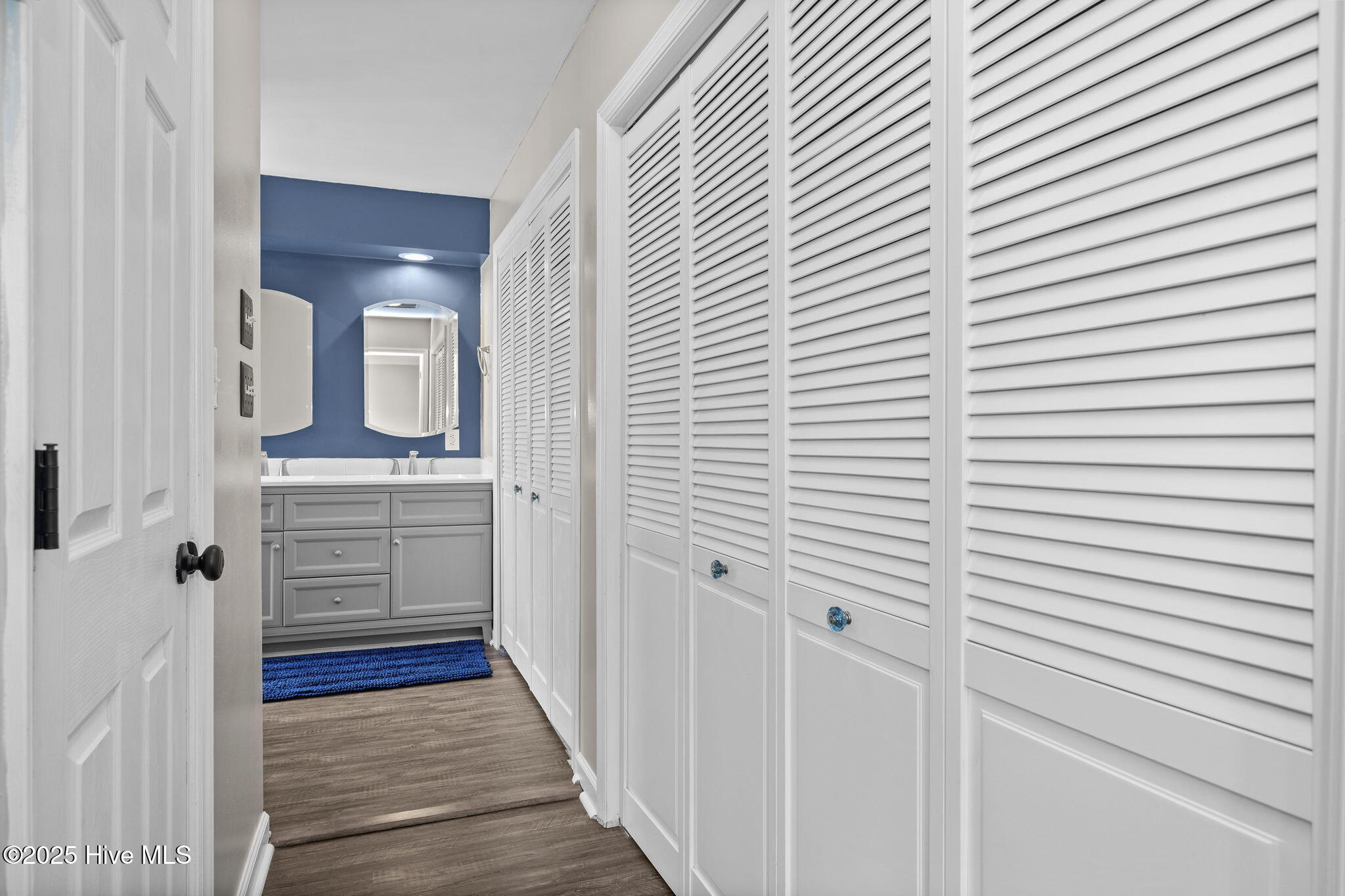 100542454 | Photo 40