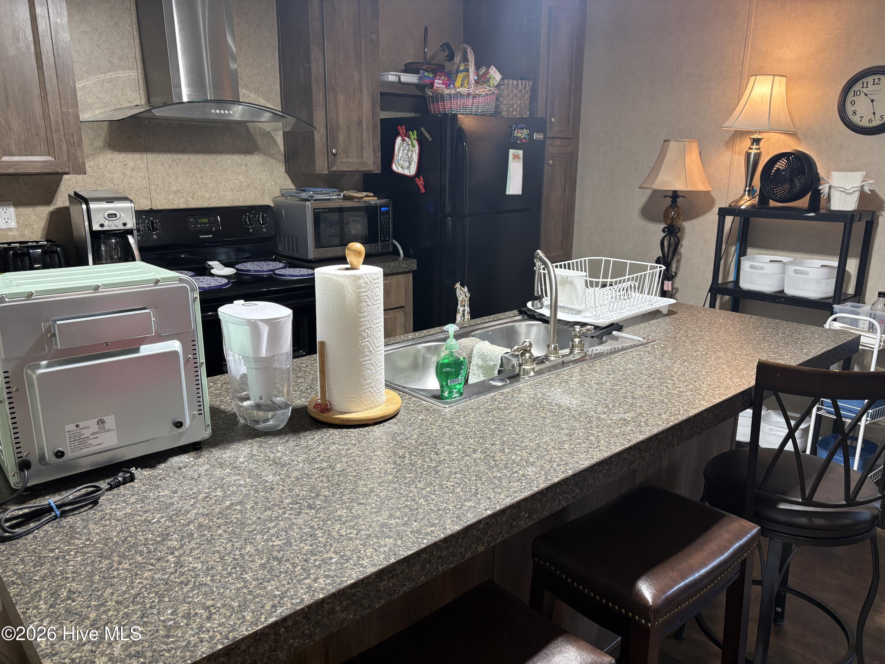 100563107 | Photo 19