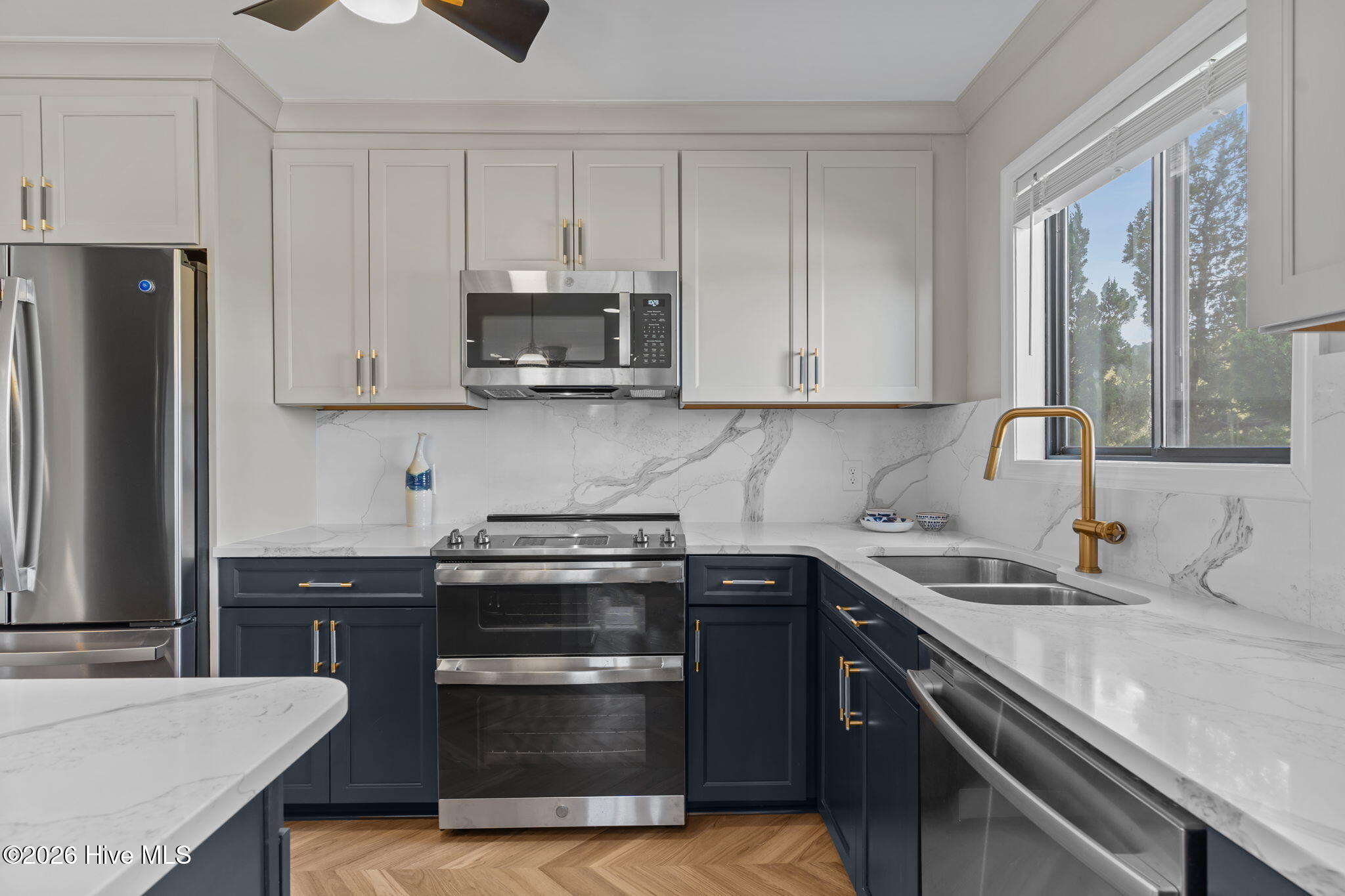 100558305 | Photo 12