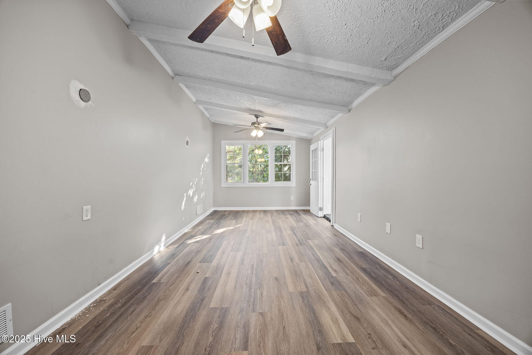 100543072 | Photo 20