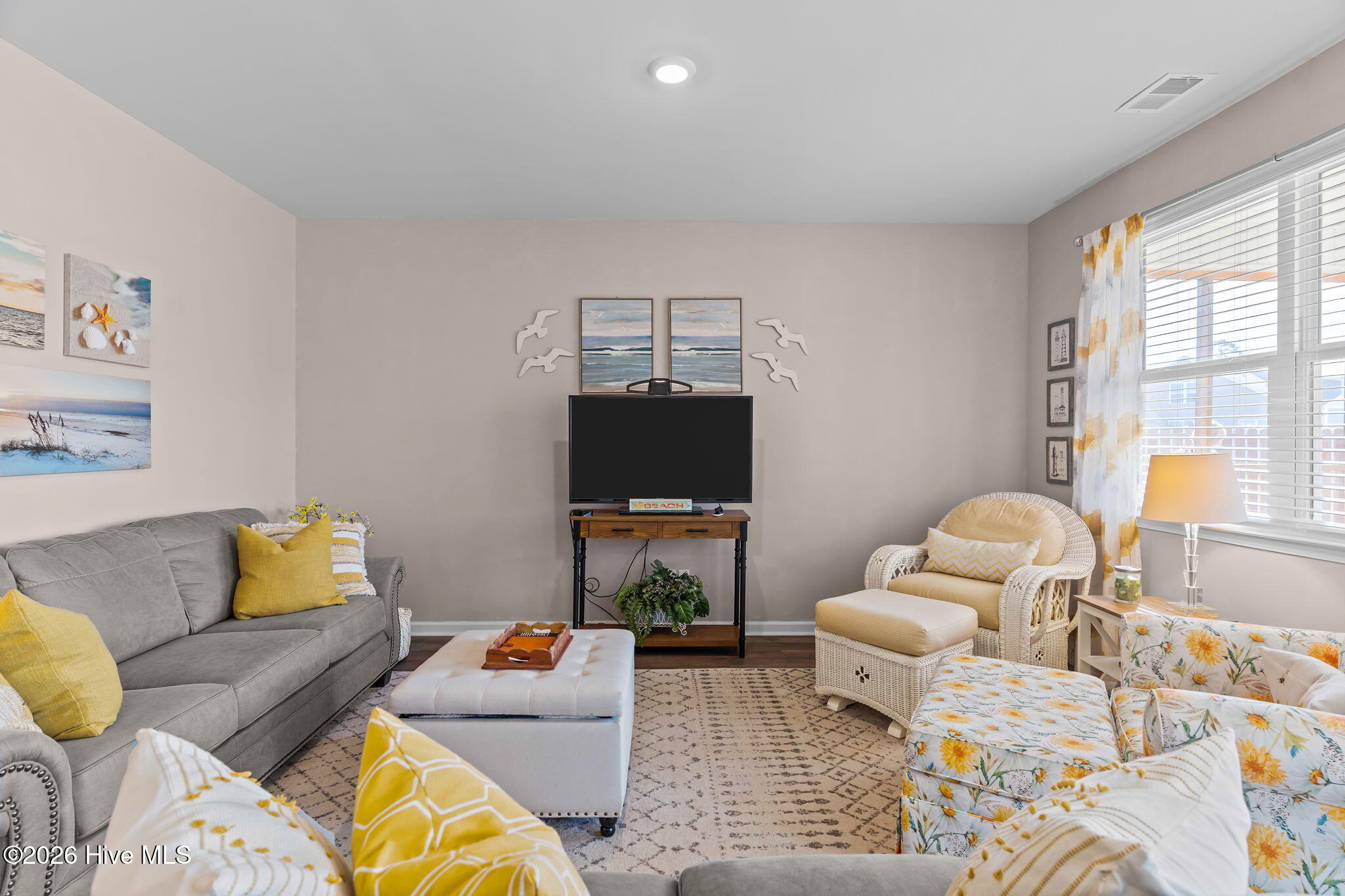 100569205 | Photo 16