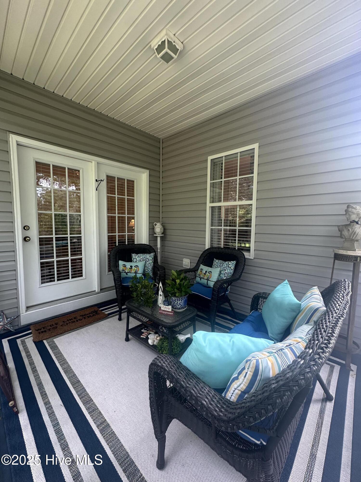 100526280 | Photo 36