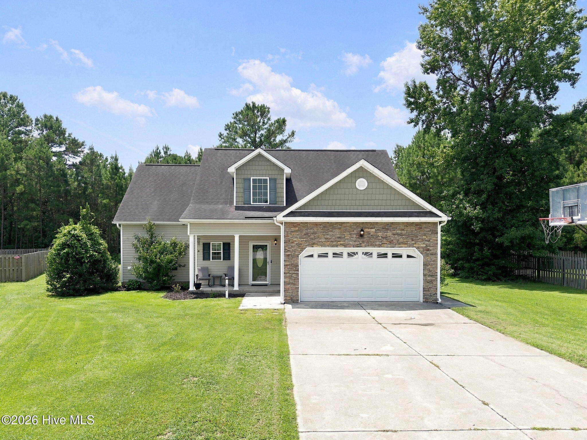 302 Squire Court,Maple Hill