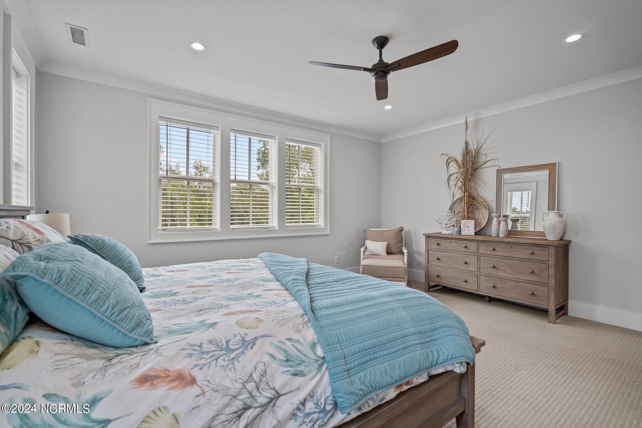 100556324 | Photo 23