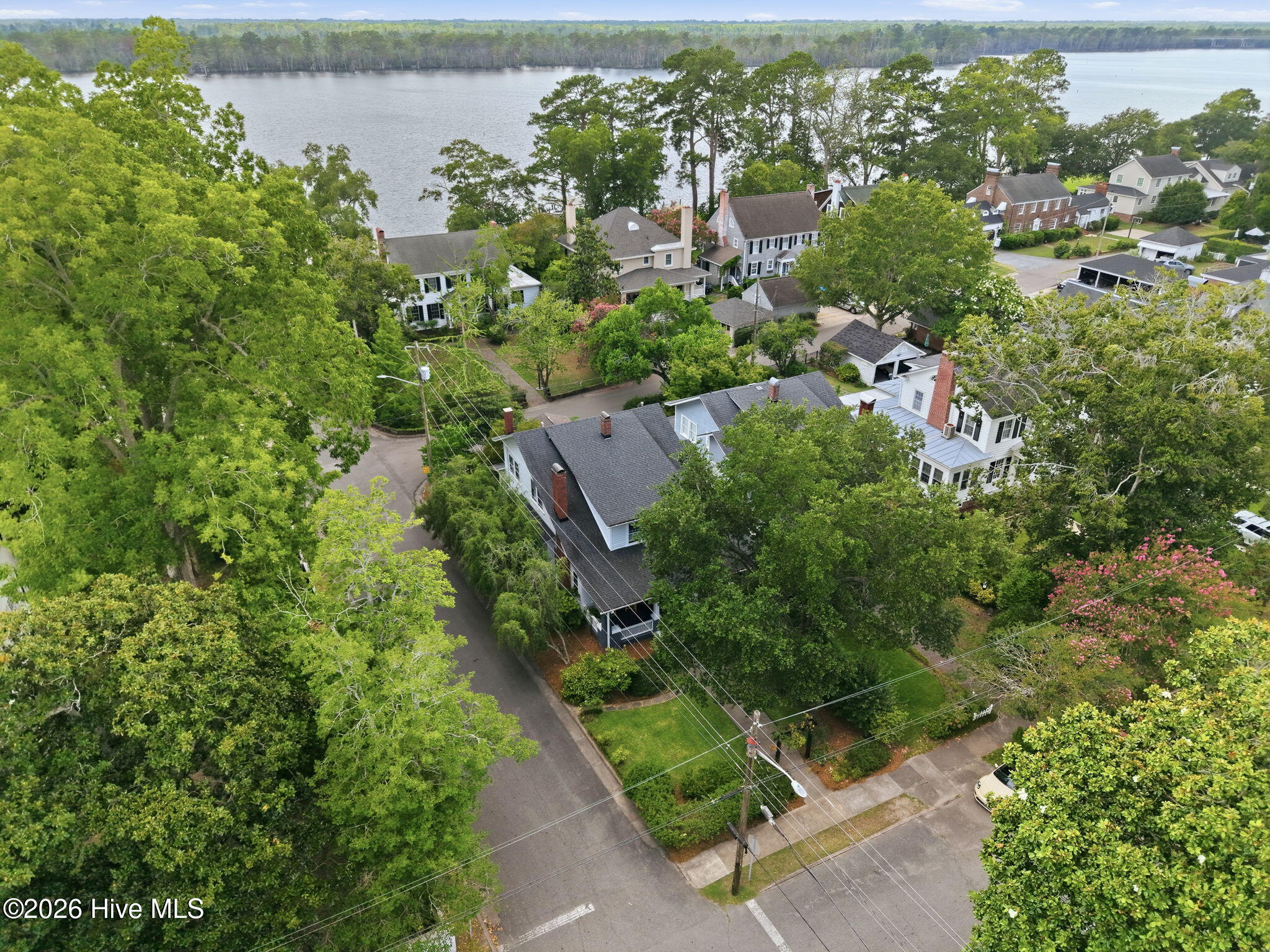 Exterior photo of 701 W Main Street, Washington, NC 27889. MLS: 100590407
